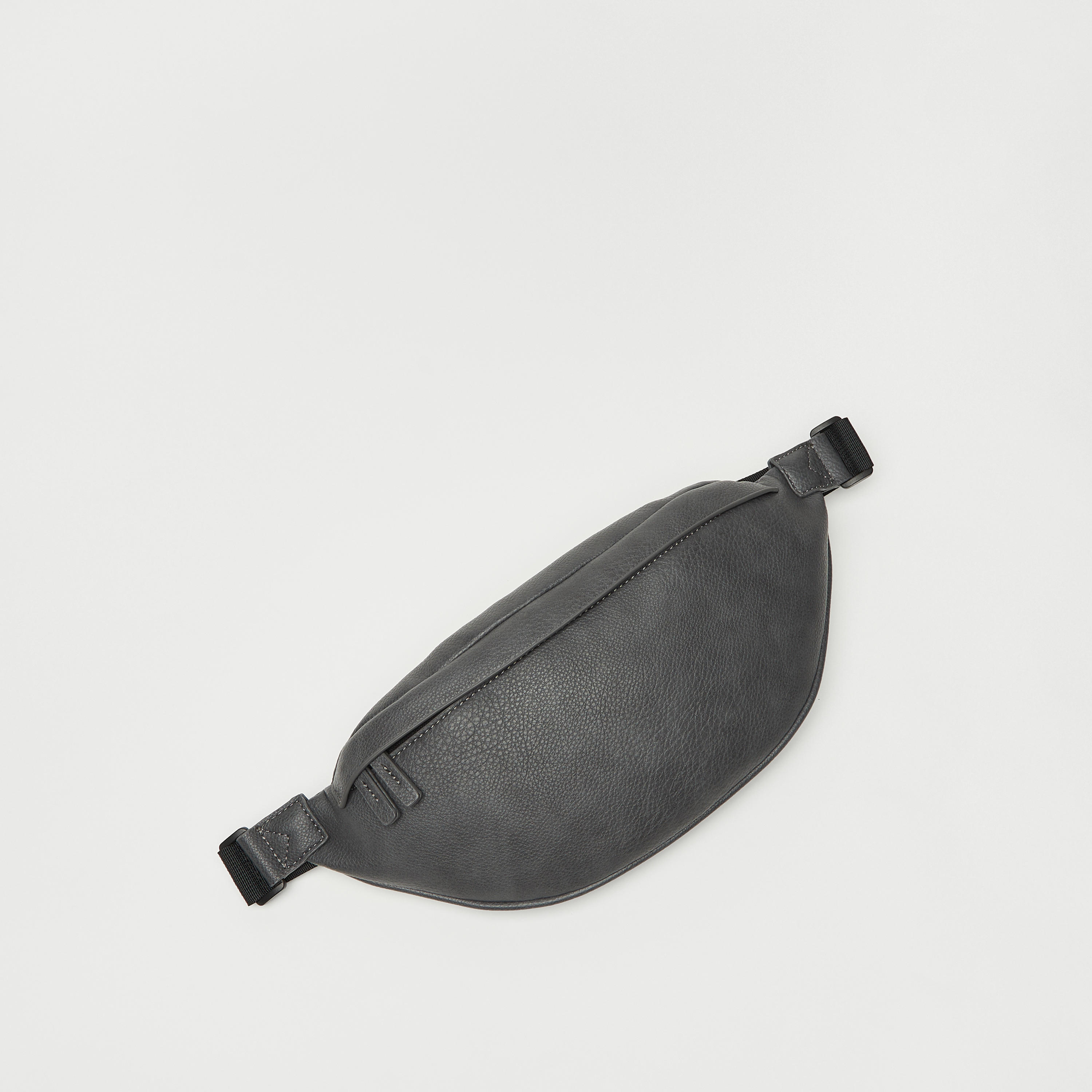 شنطة كروس بودي بارزة الملمس بسحاب إغلاق وحزام قابل للتعديل-men-bags-image-4