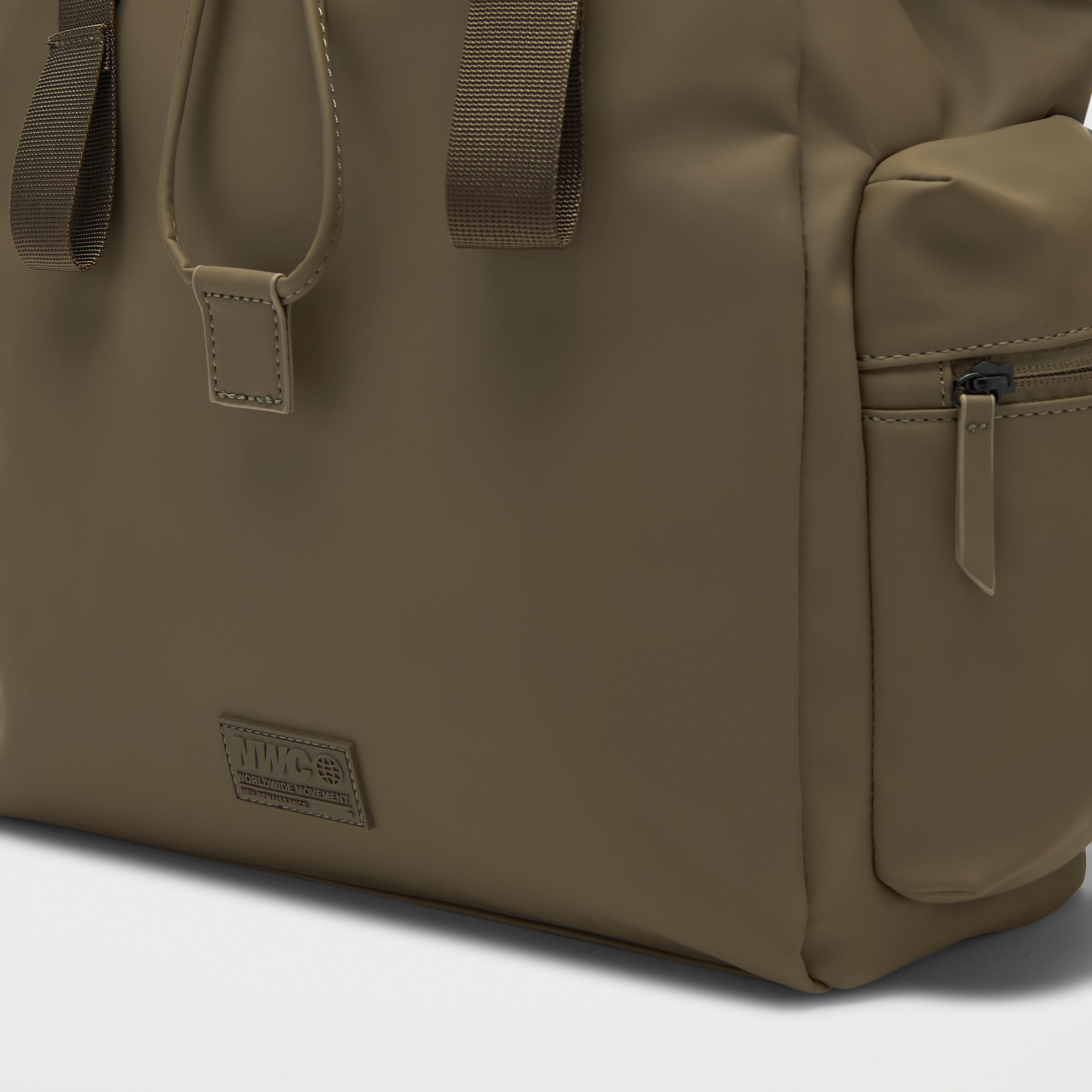 شنطة ظهر سادة بحمّالات قابلة للتّعديل وسحّاب إغلاق - 35x16x46 سم-men-bags-image-3