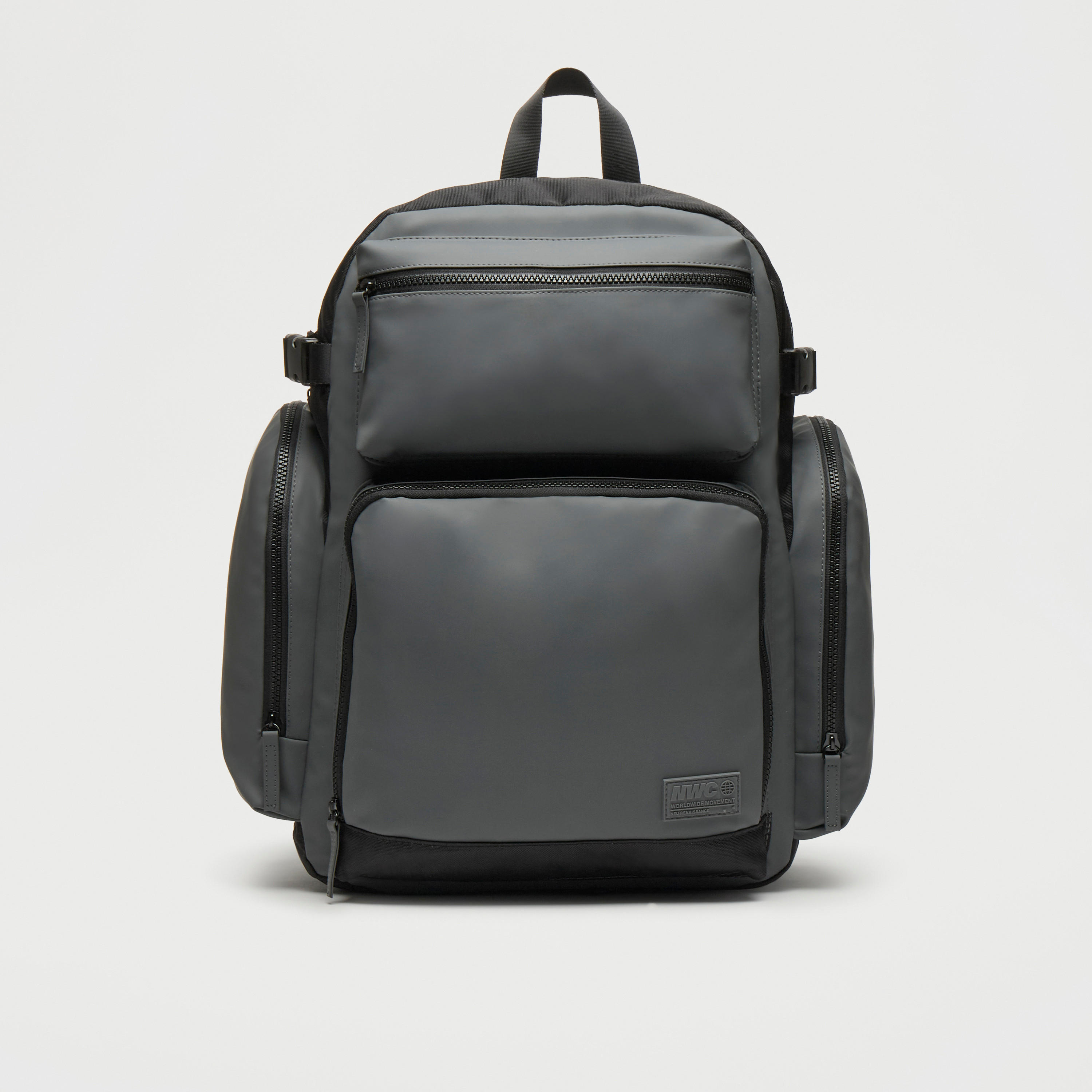 شنطة ظهر سادة بحمّالات كتف قابلة للتعديل وسحّاب إغلاق - 33x16x45 سم-men-bags-image-6