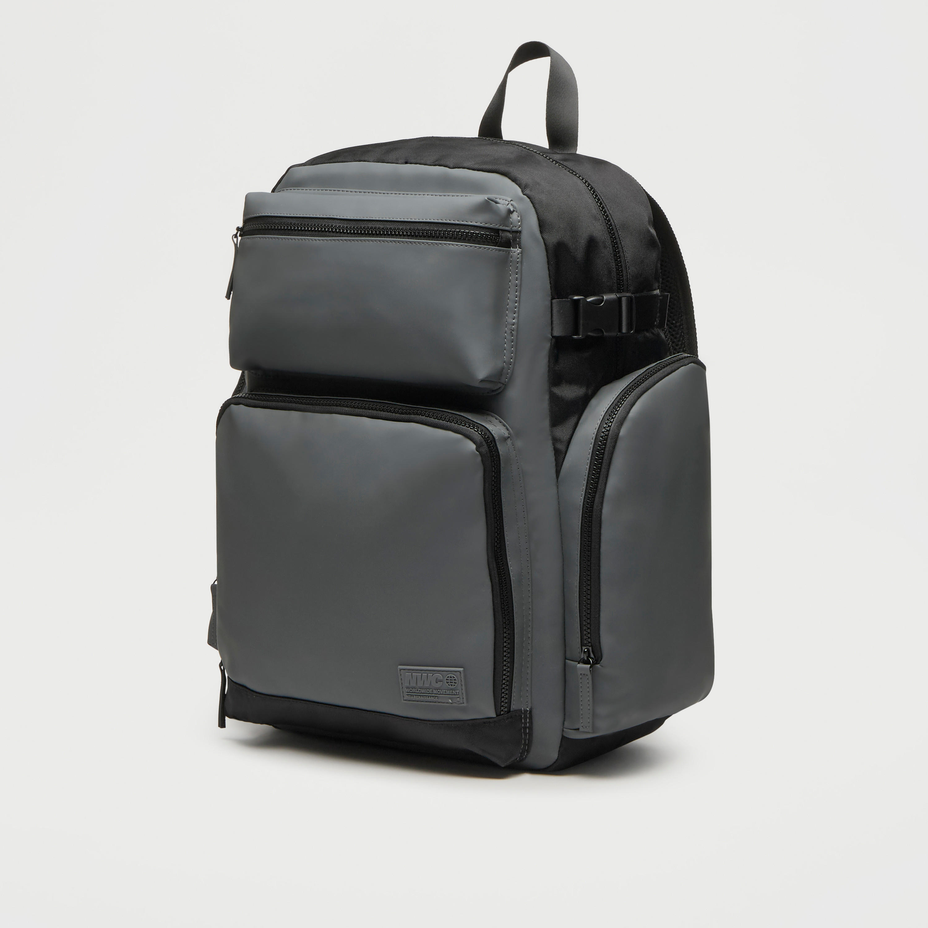 شنطة ظهر سادة بحمّالات كتف قابلة للتعديل وسحّاب إغلاق - 33x16x45 سم-men-bags-image-3