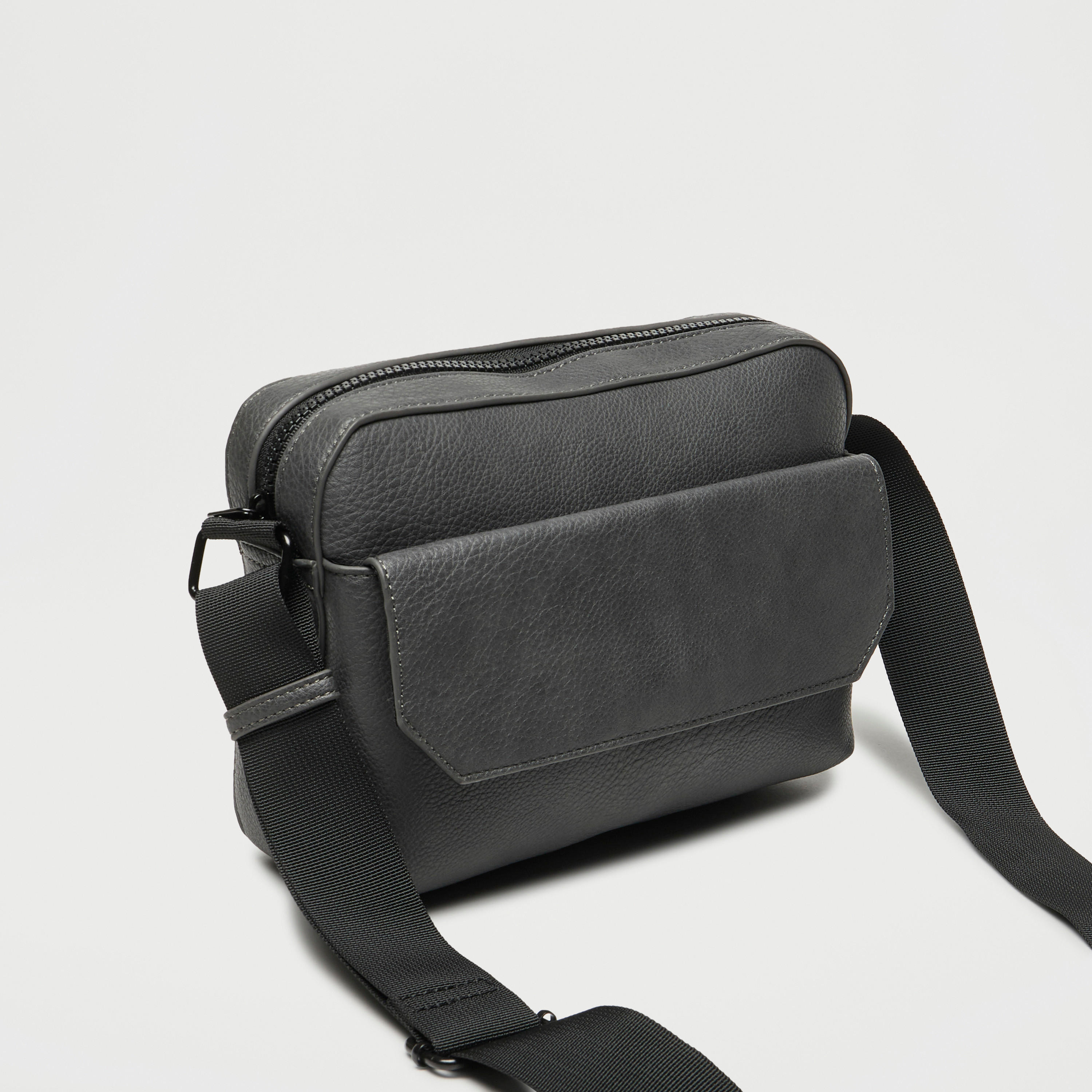 شنطة صغيرة بارزة الملمس بحزام قابل للتعديل-men-bags-image-3