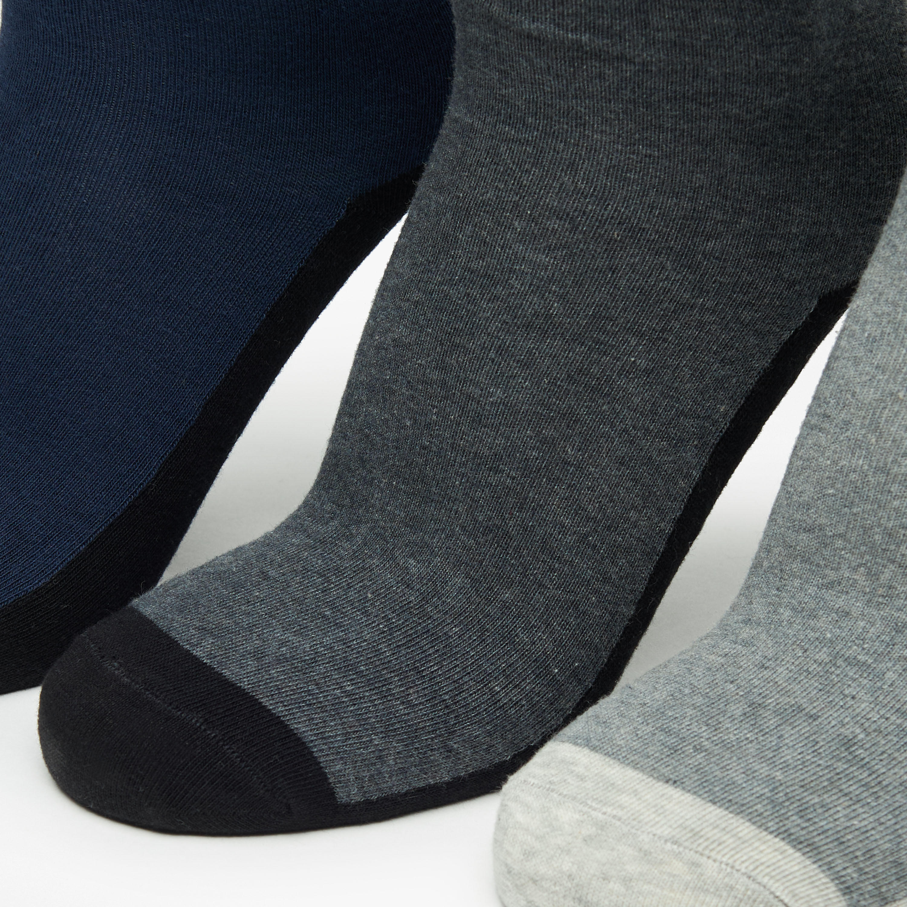 طقم جوارب سادة 3 أزواج بطول متوسط-men-socks-image-2