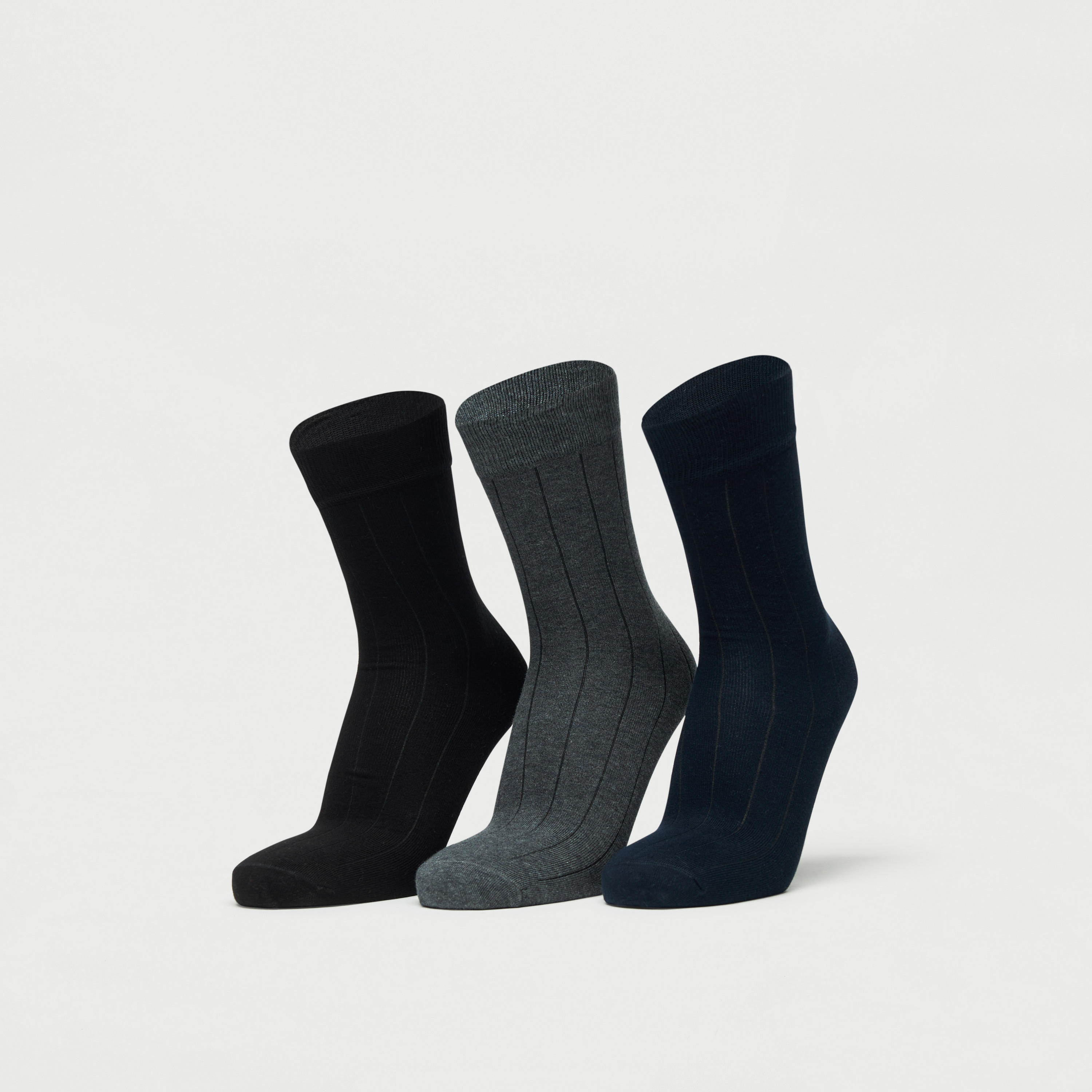 جوارب متنوعة - طقم من 3 أزواج-men-socks-image-1