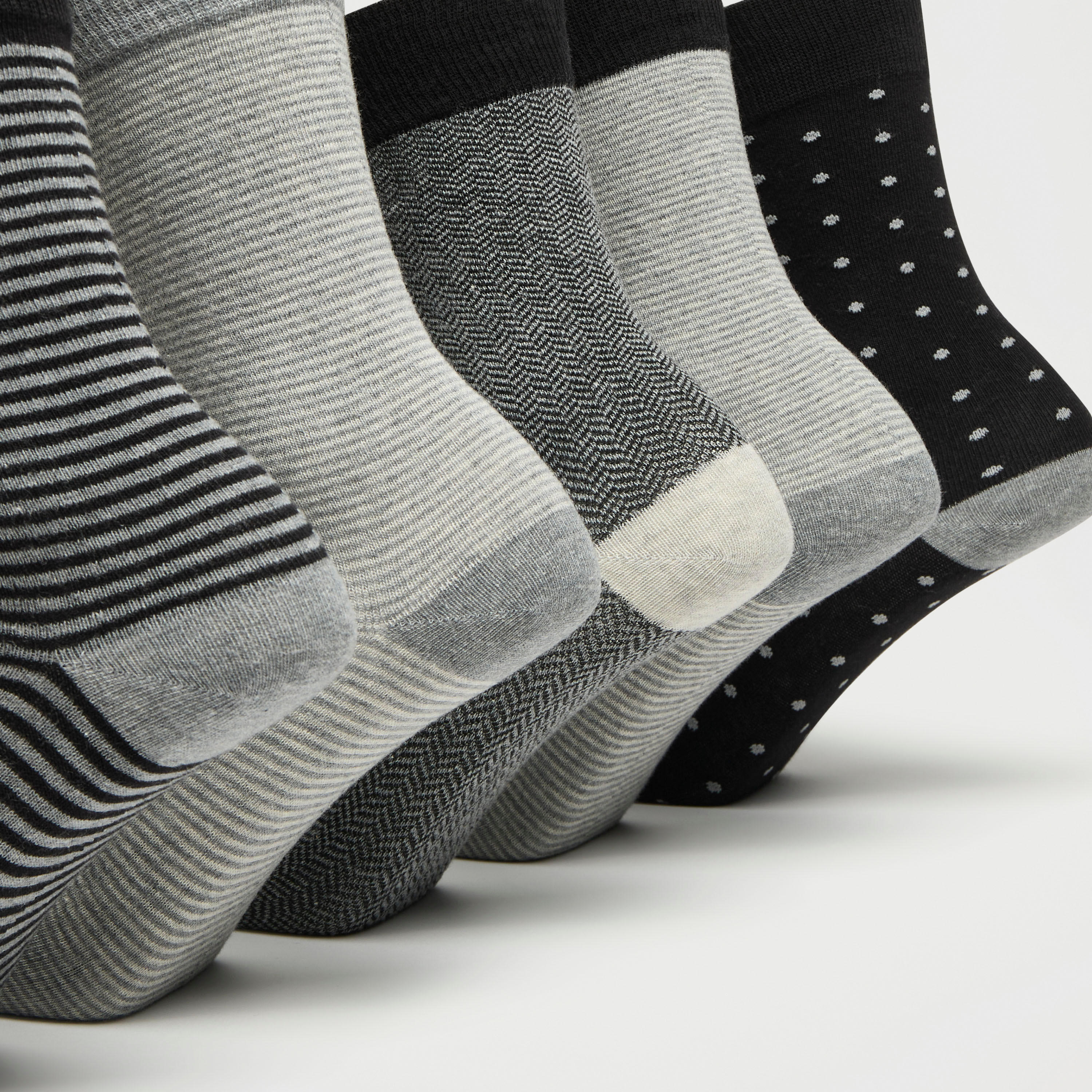 طقم جوارب متنوّعة 5 أزواج بطول ربلة الساق-men-socks-image-2