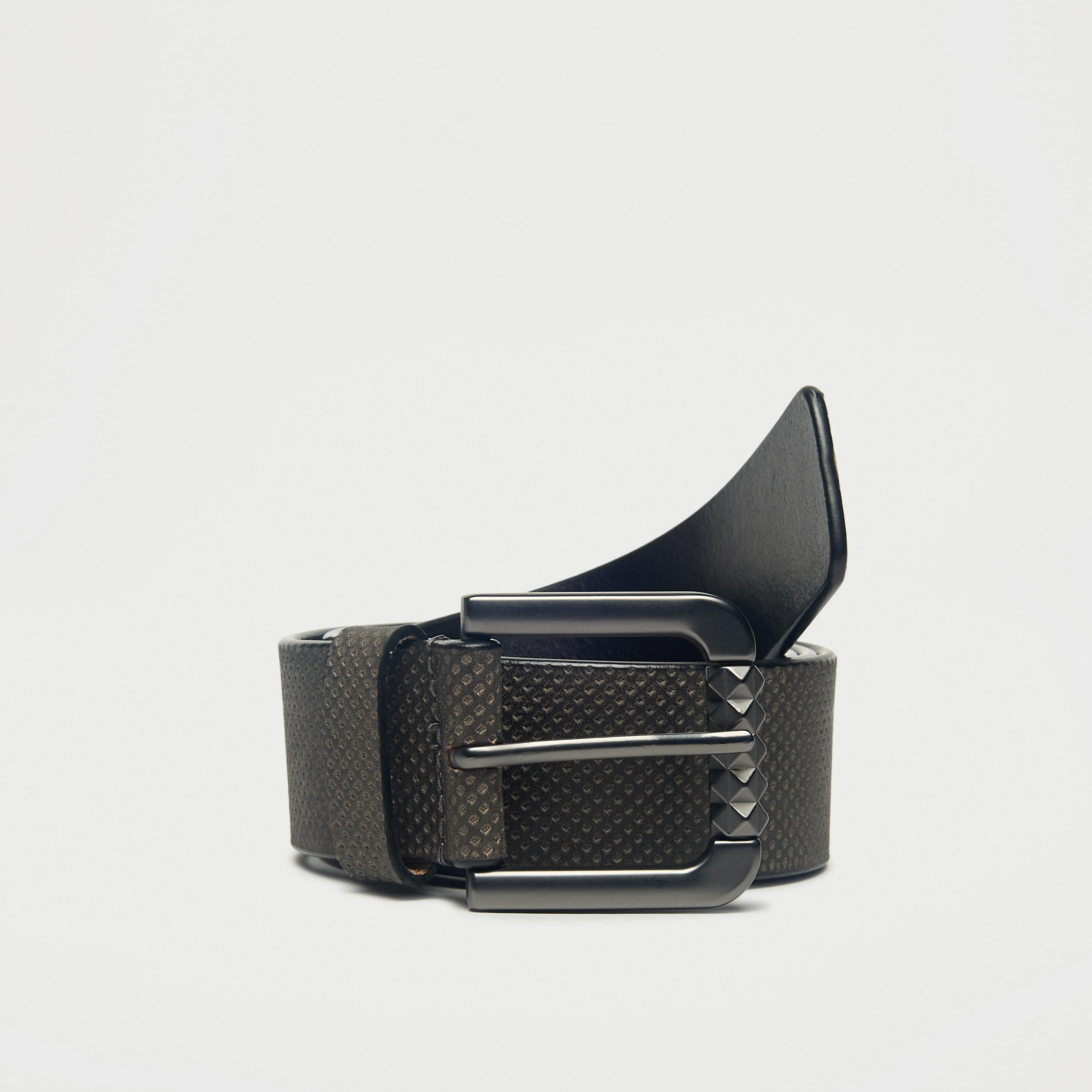 حزام جلد بارز الملمس بإبزيم إغلاق بدبوس من إيكو-men-beltsandwallets-belts-image-5