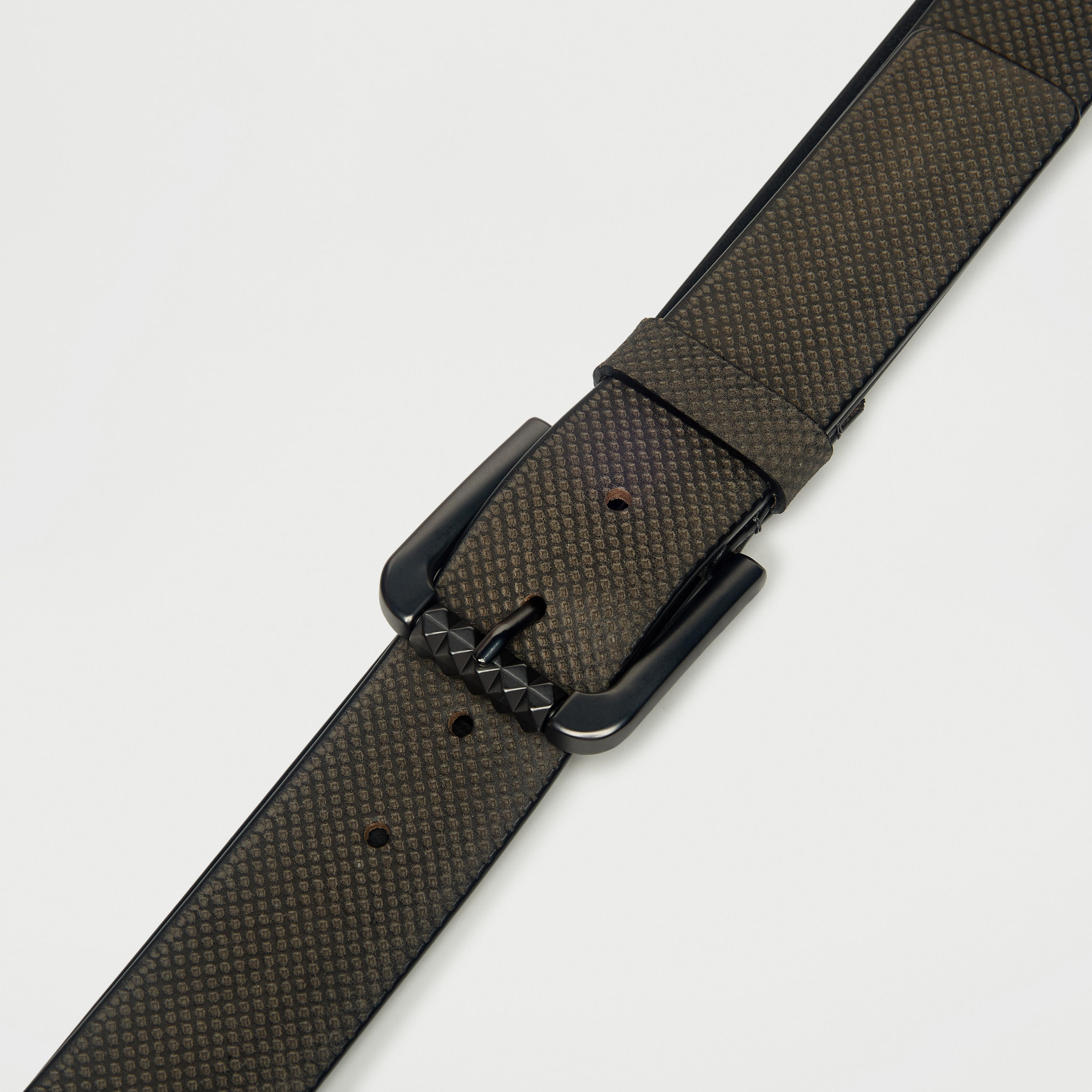 حزام جلد بارز الملمس بإبزيم إغلاق بدبوس من إيكو-men-beltsandwallets-belts-image-2