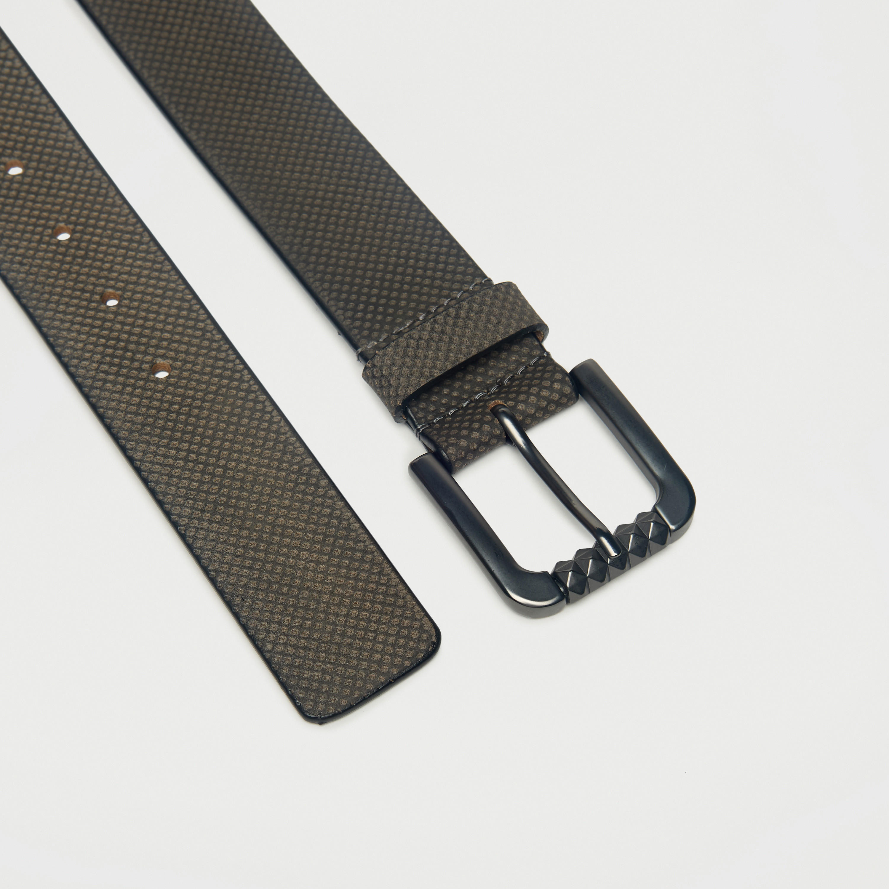 حزام جلد بارز الملمس بإبزيم إغلاق بدبوس من إيكو-men-beltsandwallets-belts-image-1
