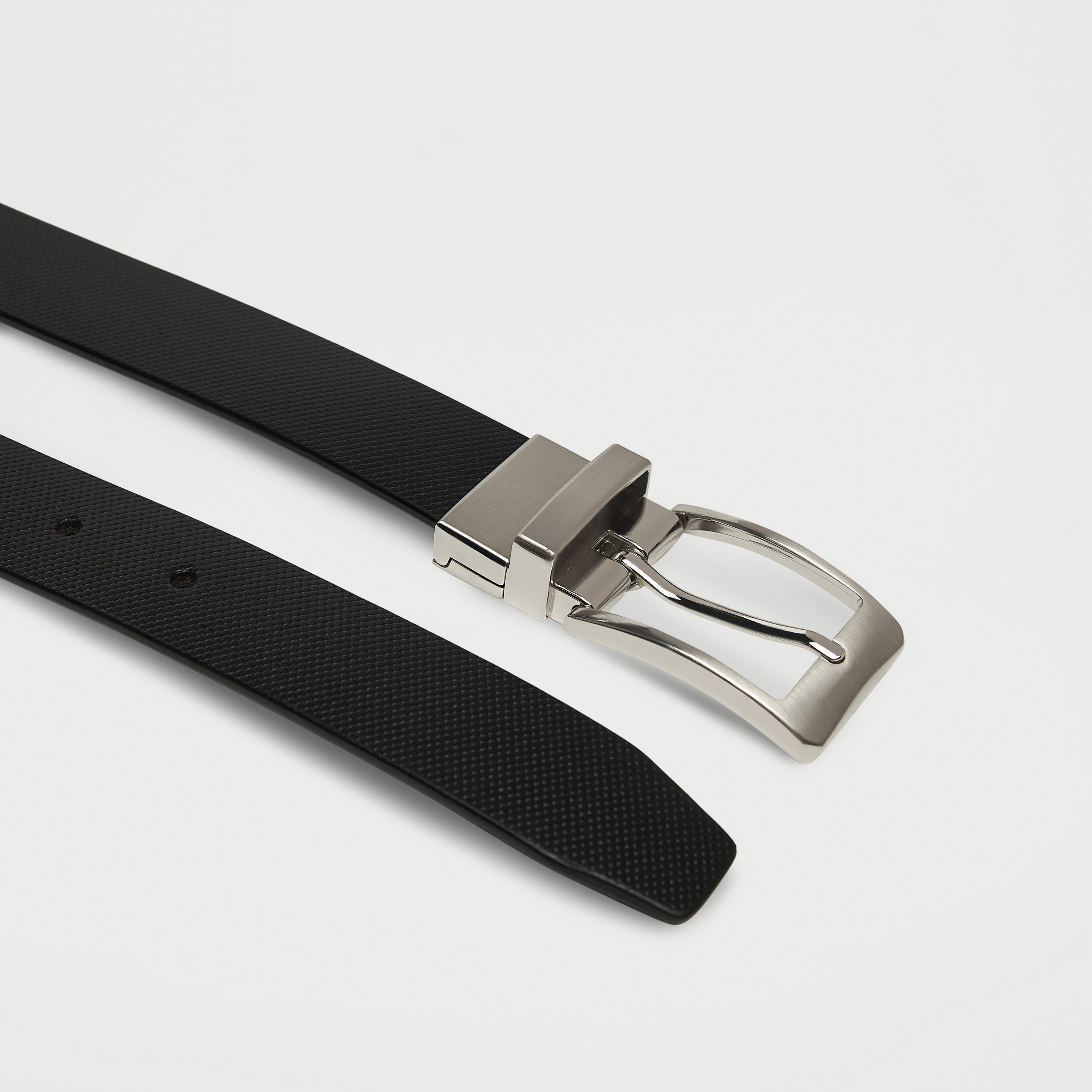حزام جلد بارز الملمس بإبزيم إغلاق بدبوس-men-beltsandwallets-belts-image-5