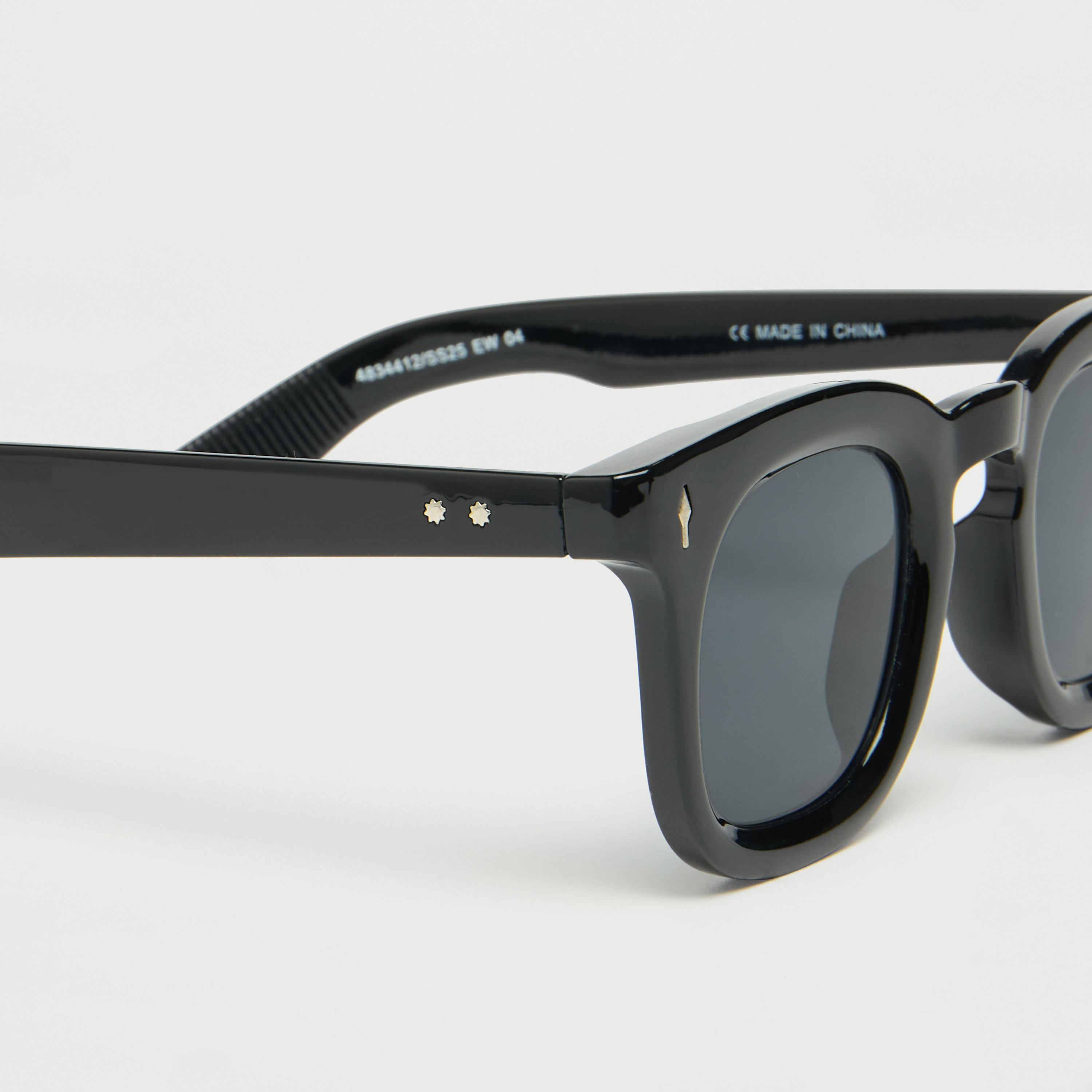 نظارة شمسية بإطار كامل وعدسات ملونة-men-sunglasses-image-4