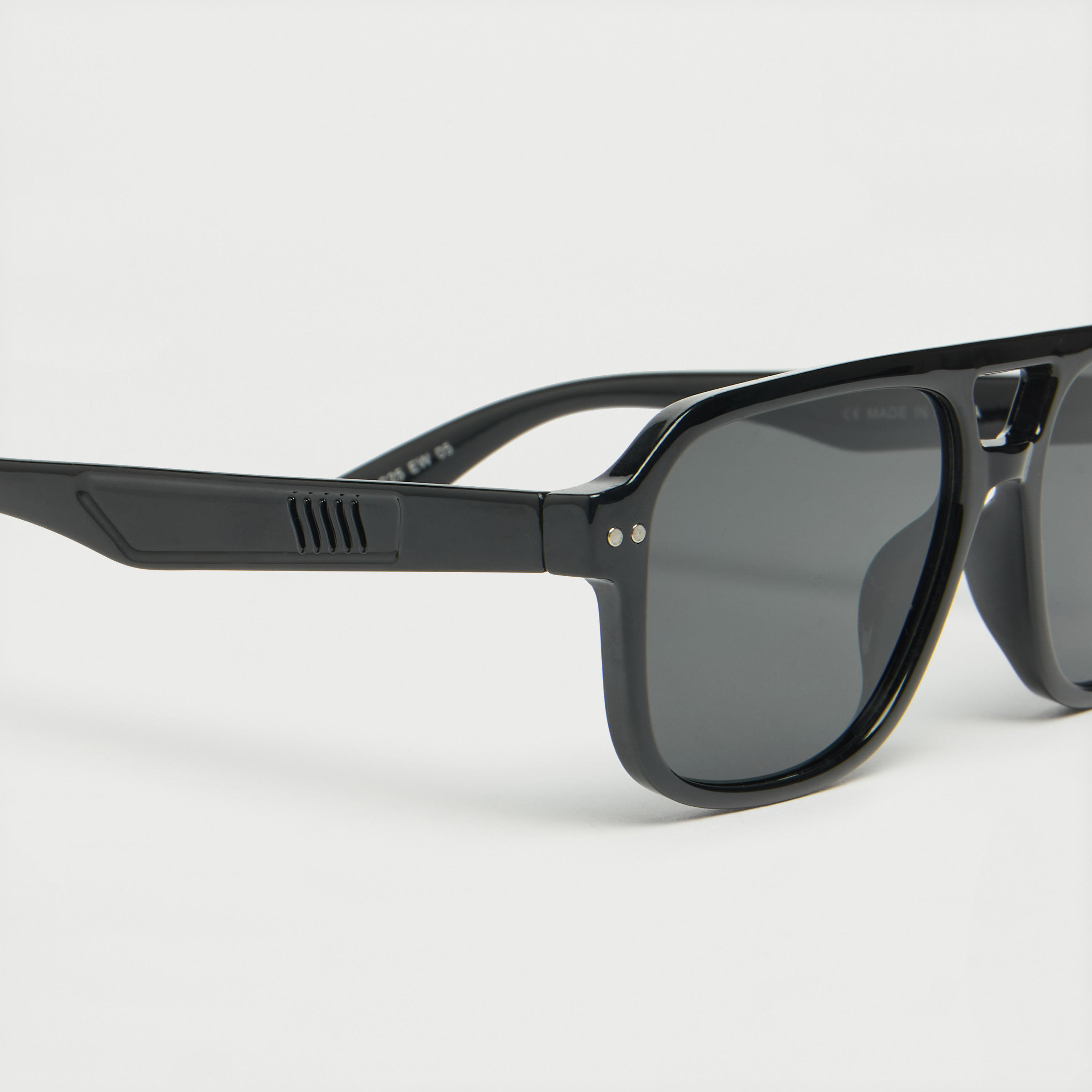 نظارة شمسية بإطار كامل وعدسات ملونة-men-sunglasses-image-4