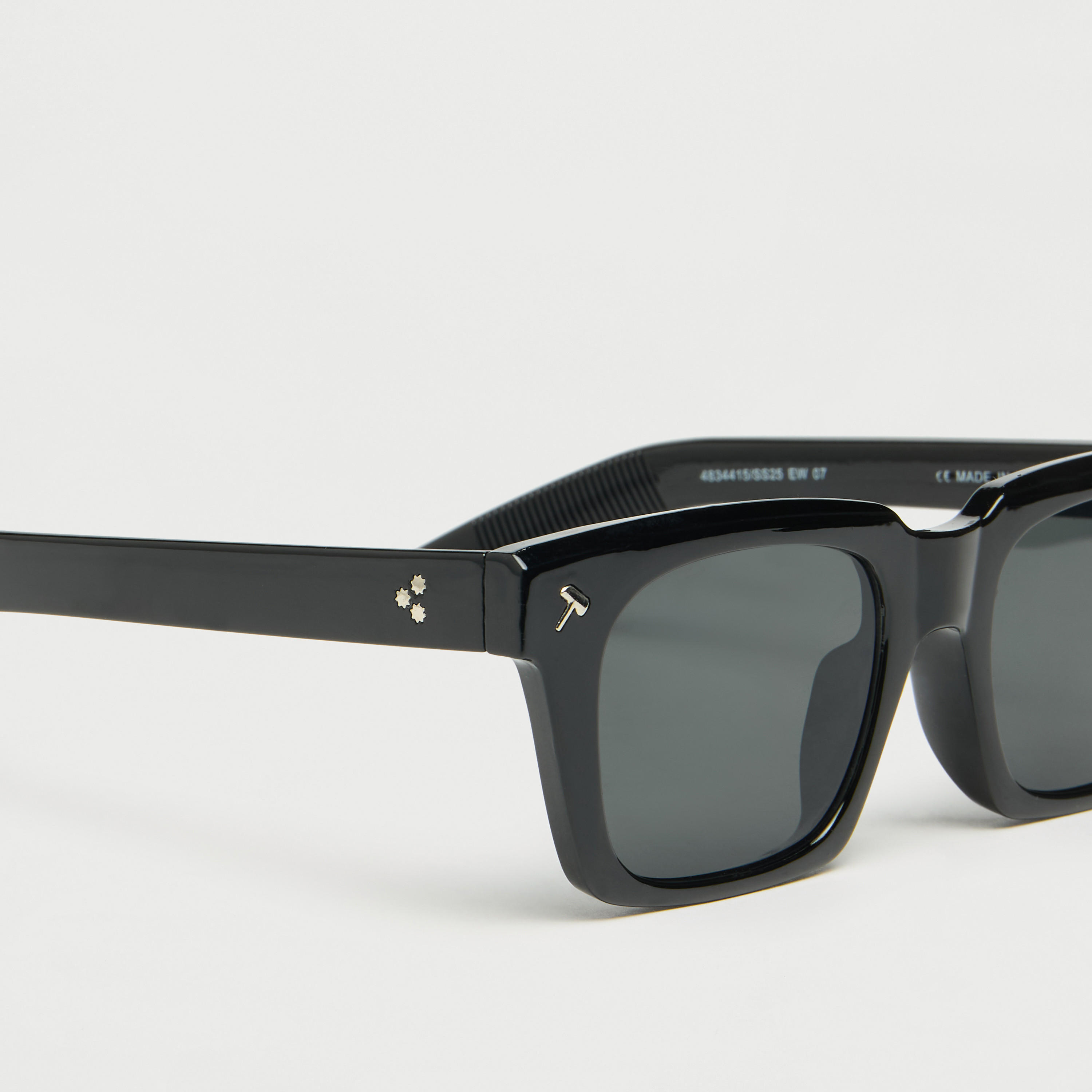 نظارة شمسية بإطار كامل وعدسات ملونة-men-sunglasses-image-4