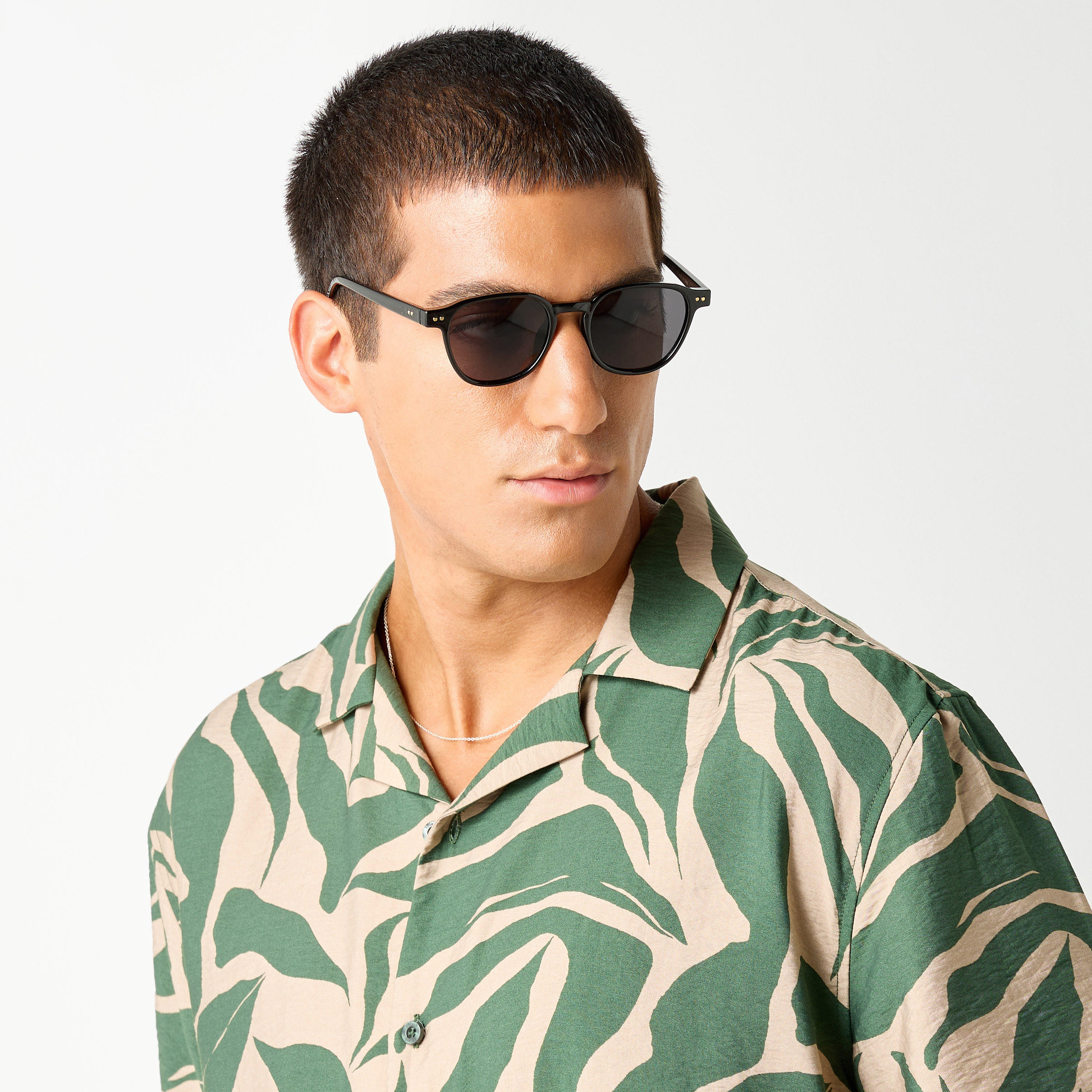 نظارة شمسية بإطار كامل وعدسات ملونة-men-sunglasses-image-2