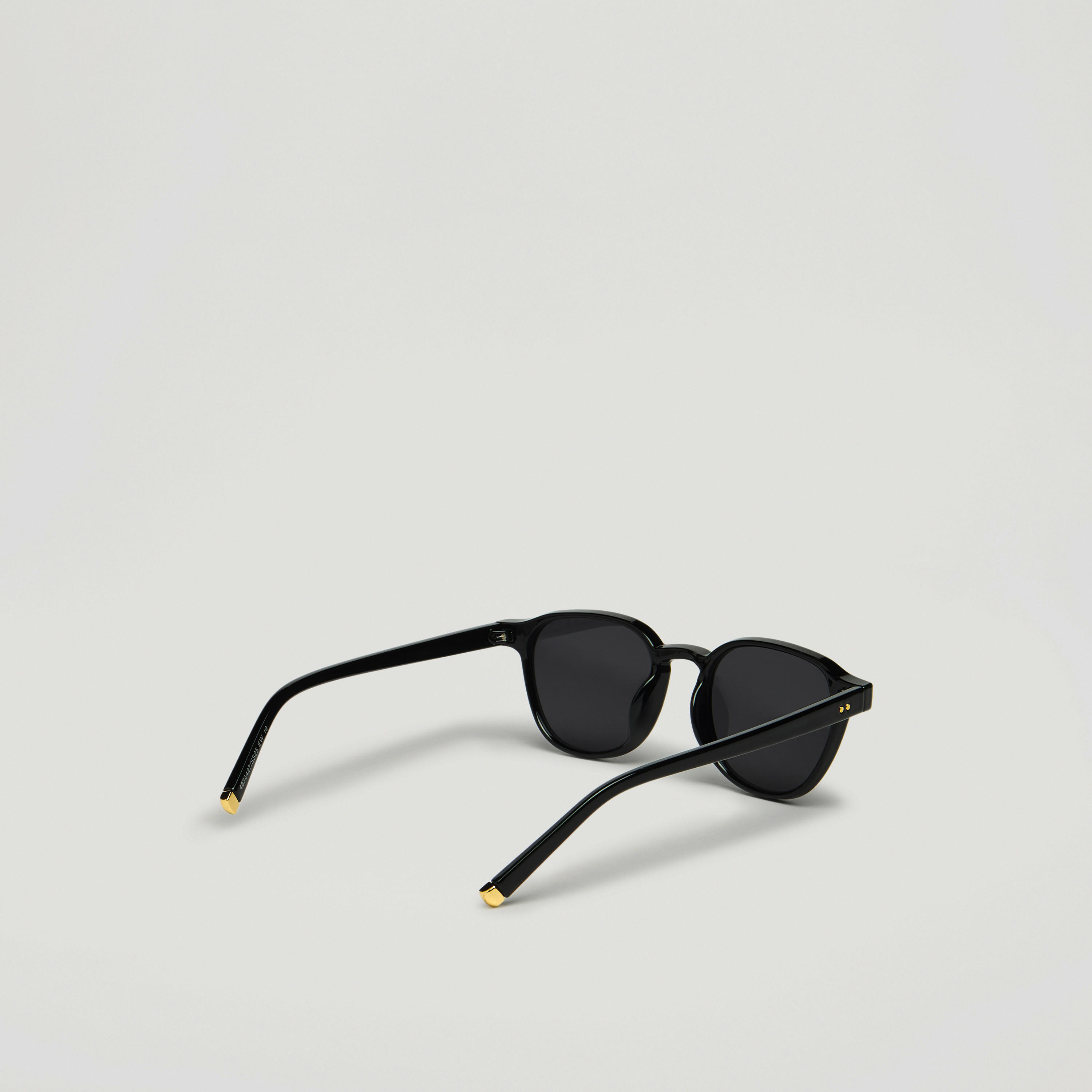 نظارة شمسية بإطار كامل وعدسات ملونة-men-sunglasses-image-3