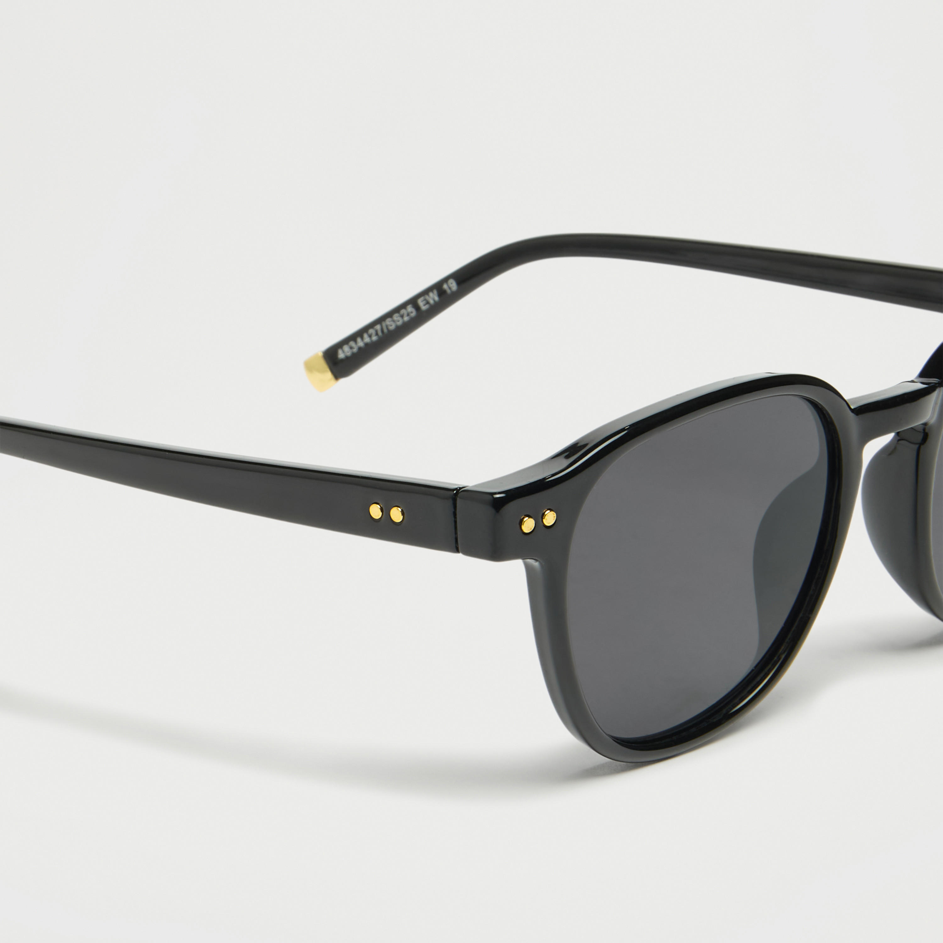 نظارة شمسية بإطار كامل وعدسات ملونة-men-sunglasses-image-4