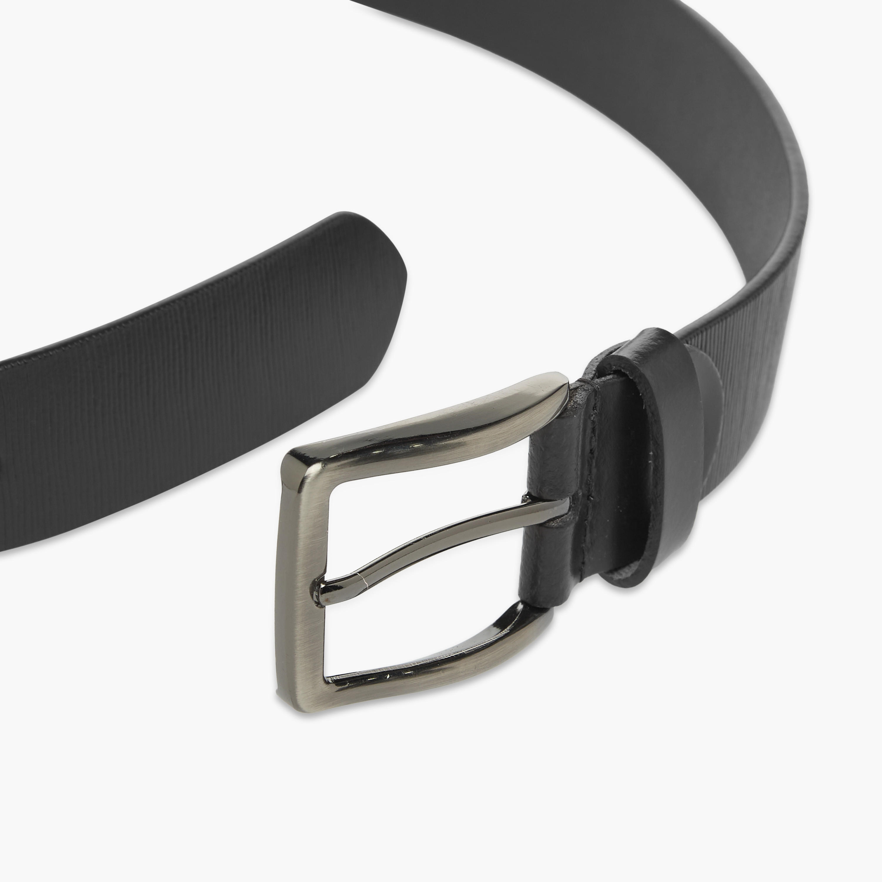 حزام جلد بارز الملمس بإبزيم إغلاق-men-beltsandwallets-belts-image-5