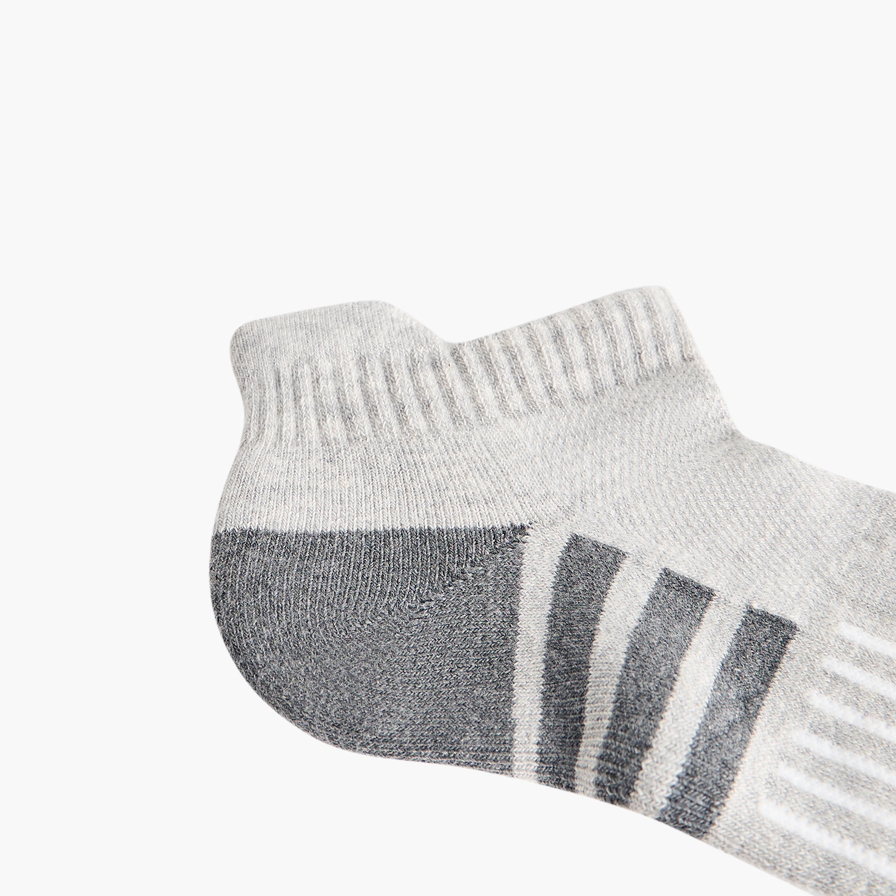 طقم جوارب 3 أزواج نصف تيري بطول الكاحل وطبعات-men-socks-image-5