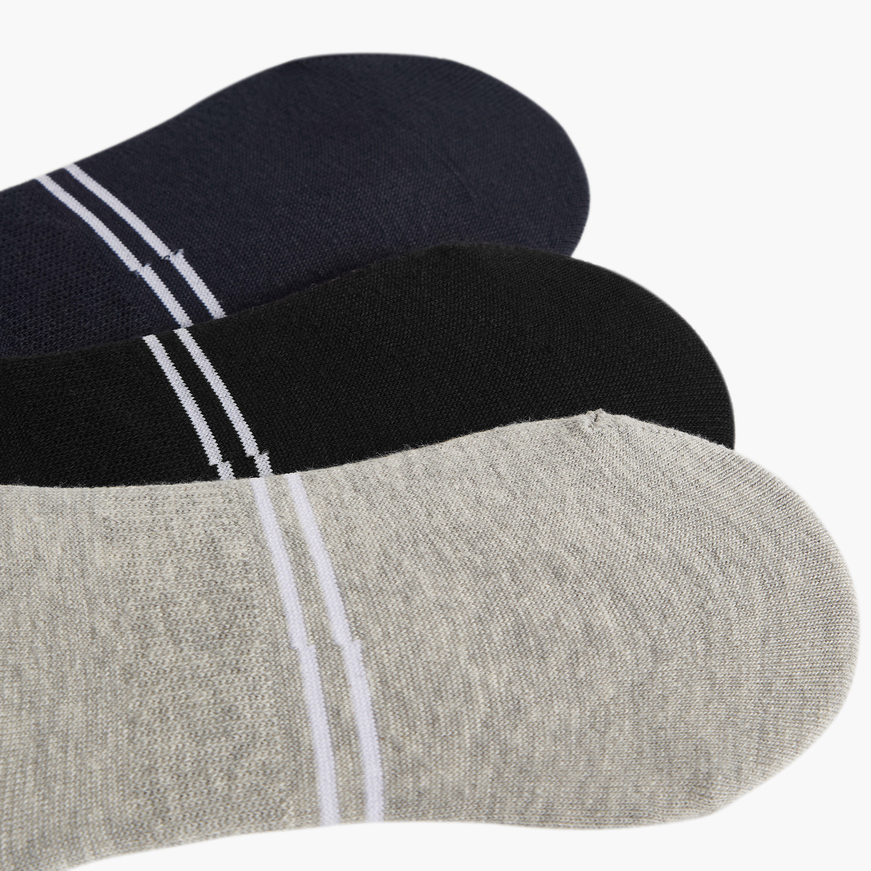 طقم جوارب غير مرئية 3 أزواج بطبعات شعار من كابا-men-socks-image-2
