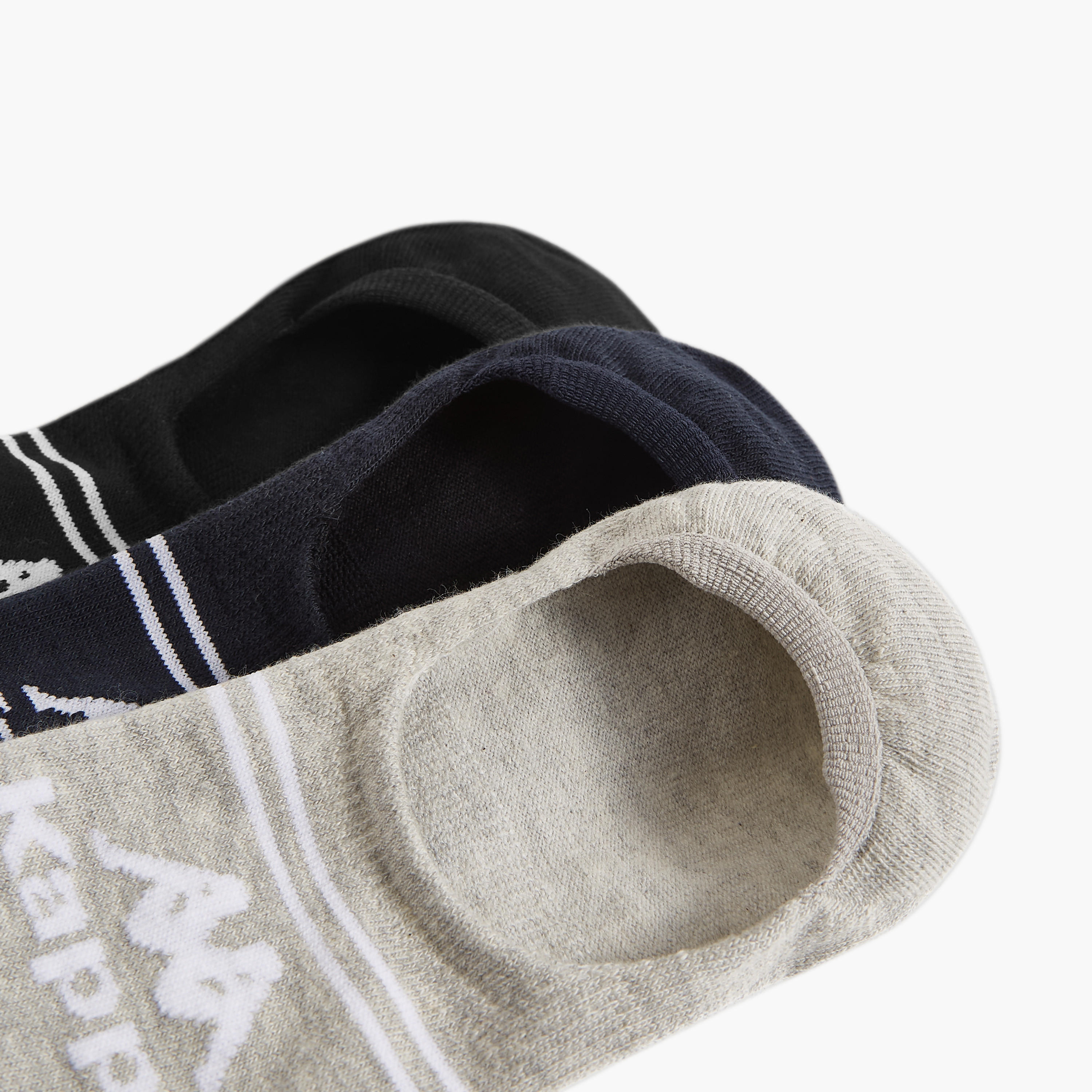 طقم جوارب غير مرئية 3 أزواج بطبعات شعار من كابا-men-socks-image-3