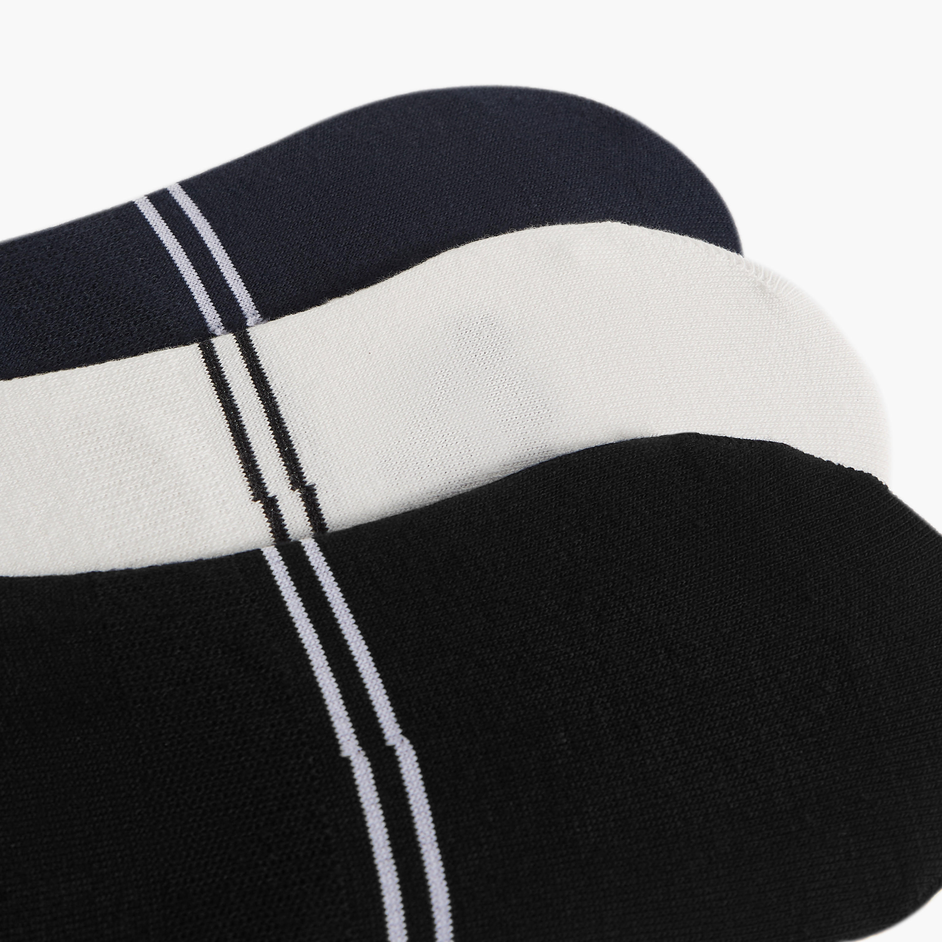 طقم جوارب غير مرئية 3 أزواج بطبعات شعار من كابا-men-socks-image-2
