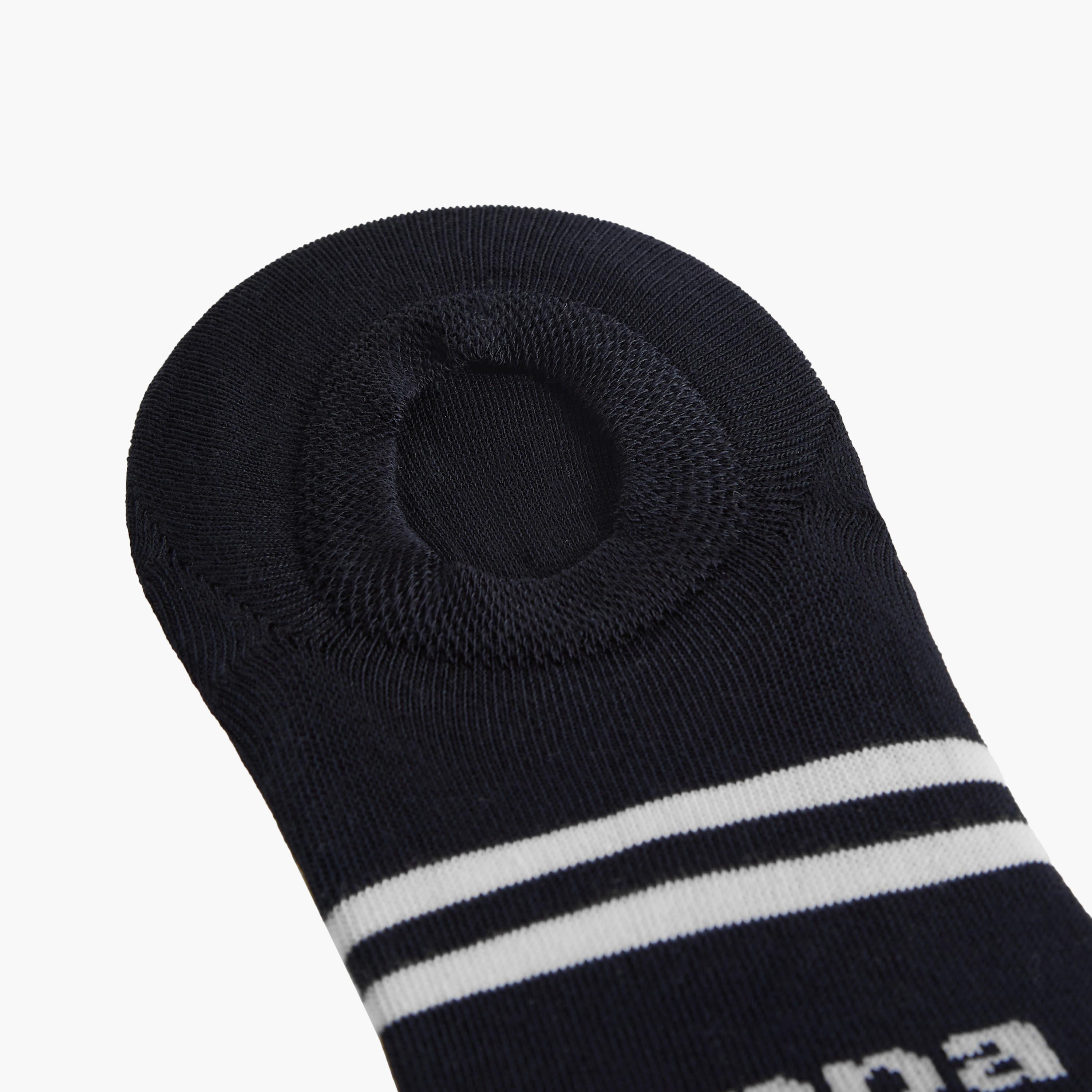 طقم جوارب 3 أزواج غير مرئية بطبعات شعار من كابا-men-socks-image-5