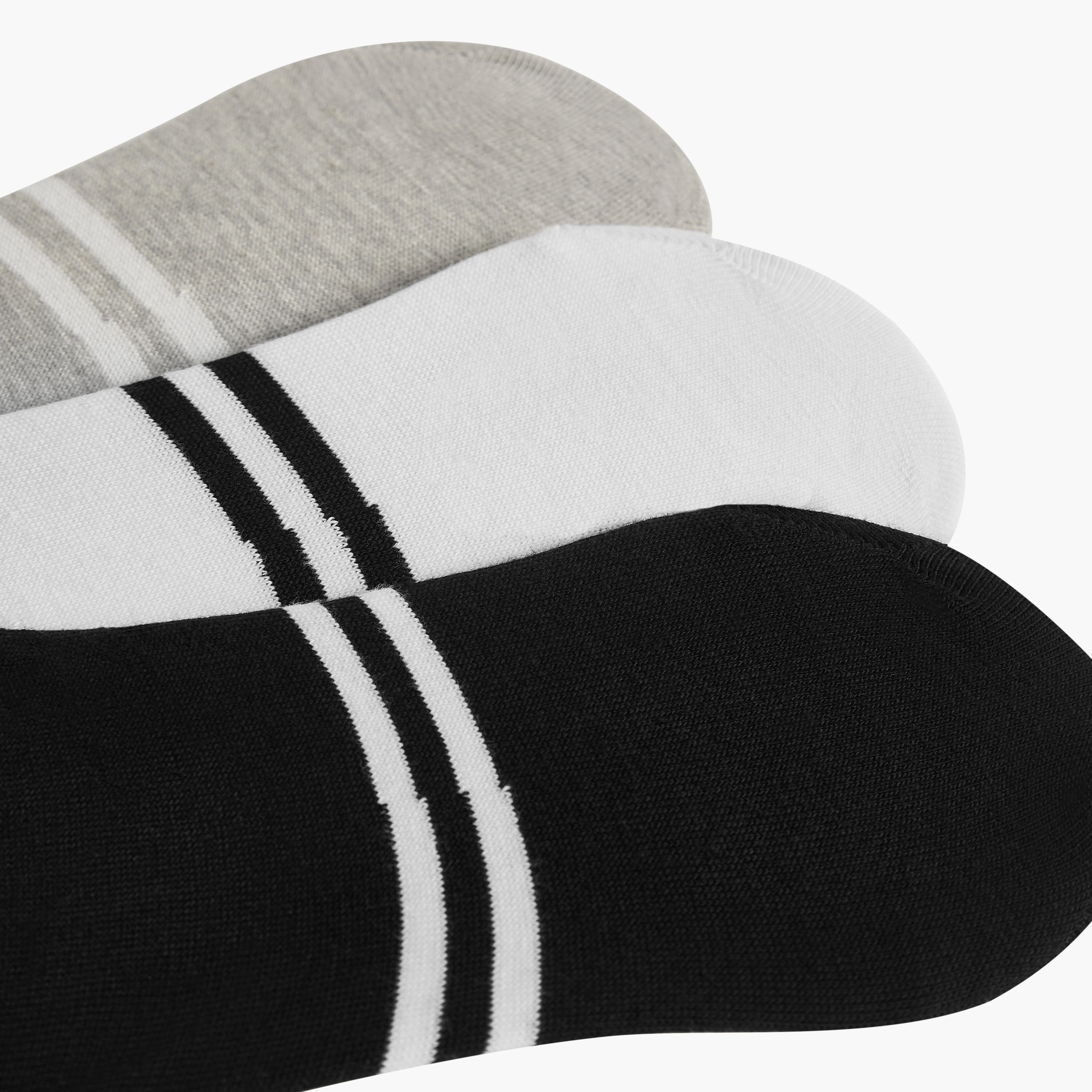 طقم جوارب غير مرئية 3 أزواج بطبعات شعار من كابا-men-socks-image-2