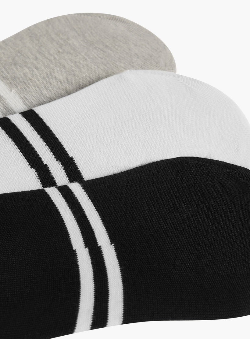 طقم جوارب غير مرئية 3 أزواج بطبعات شعار من كابا-men-socks-image-2