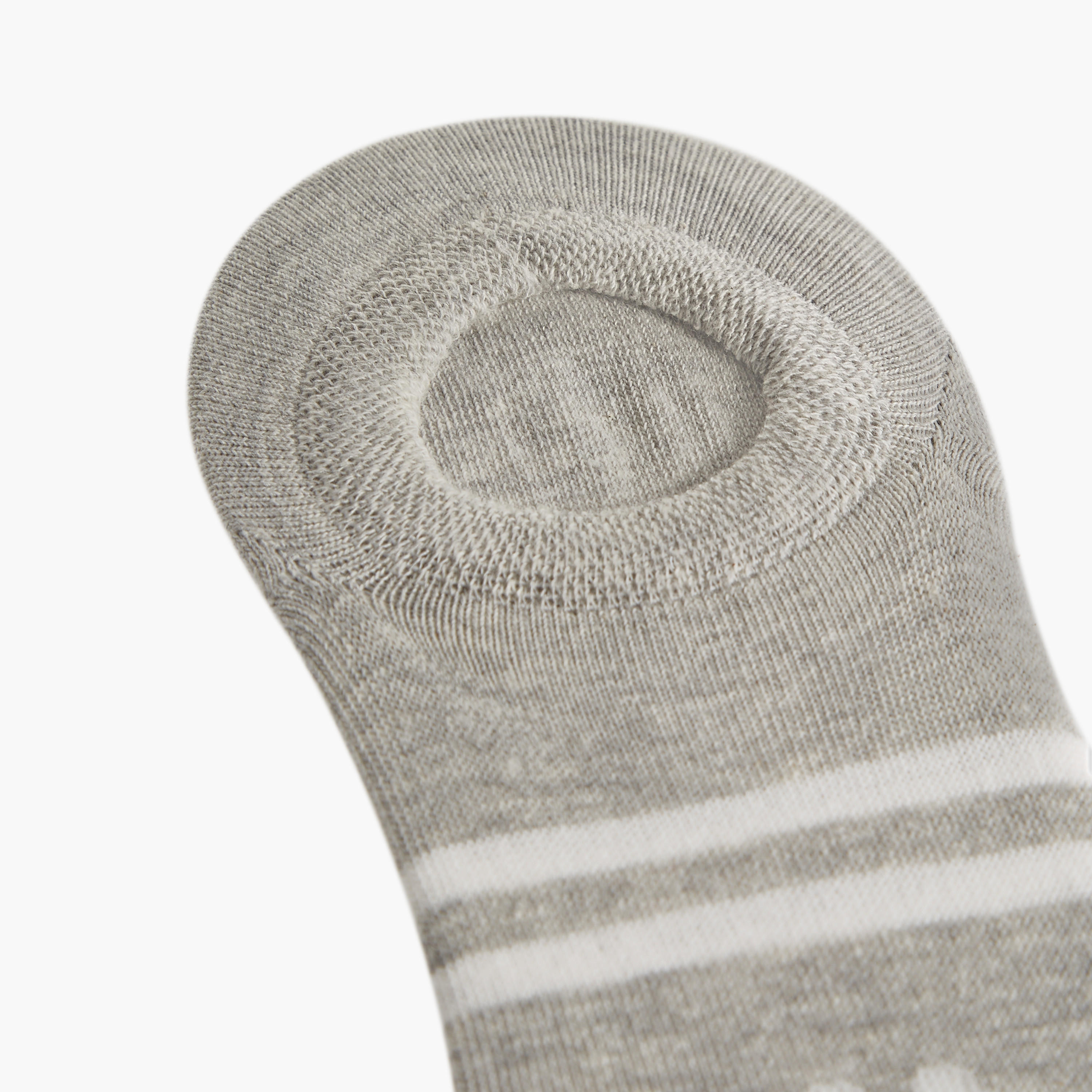 طقم جوارب غير مرئية 3 أزواج بطبعات شعار من كابا-men-socks-image-4