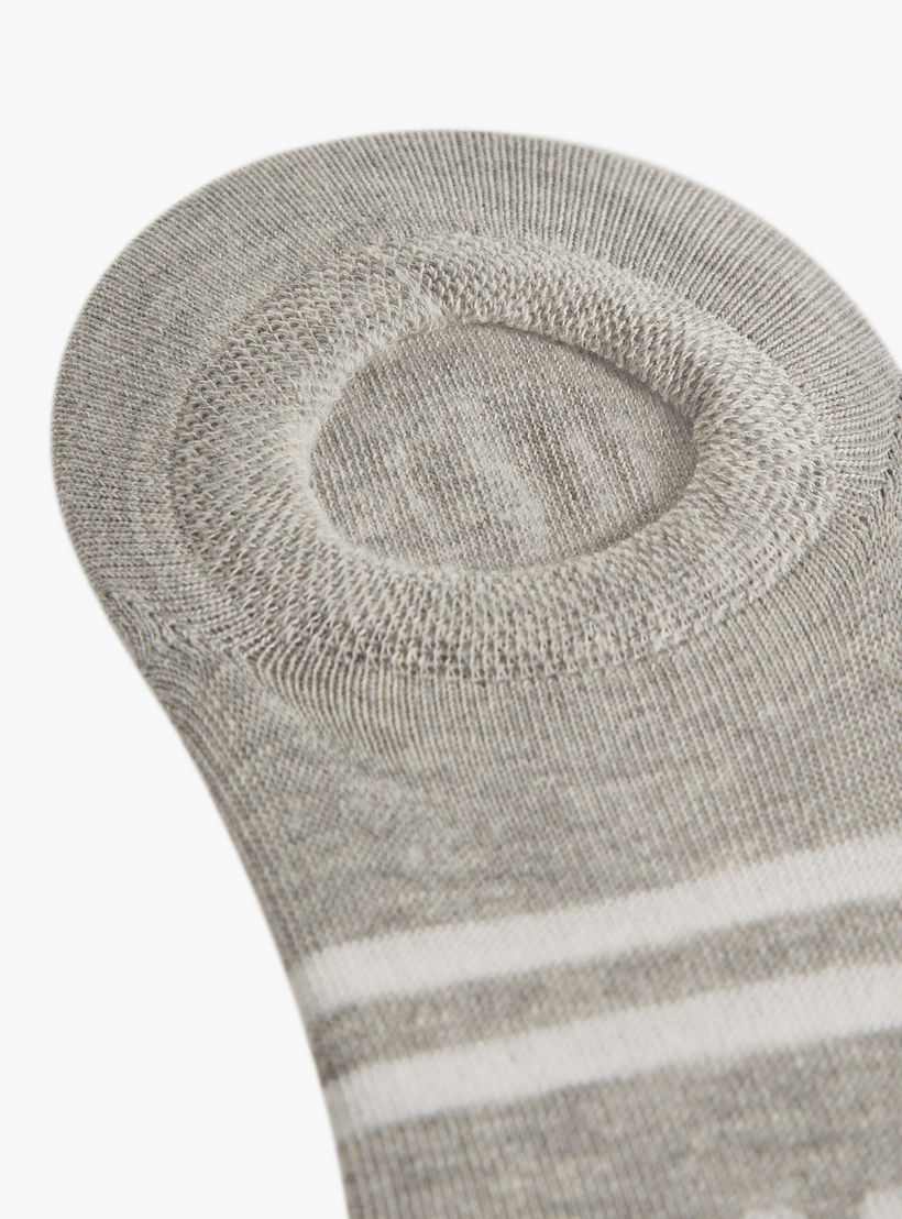 طقم جوارب غير مرئية 3 أزواج بطبعات شعار من كابا-men-socks-image-4
