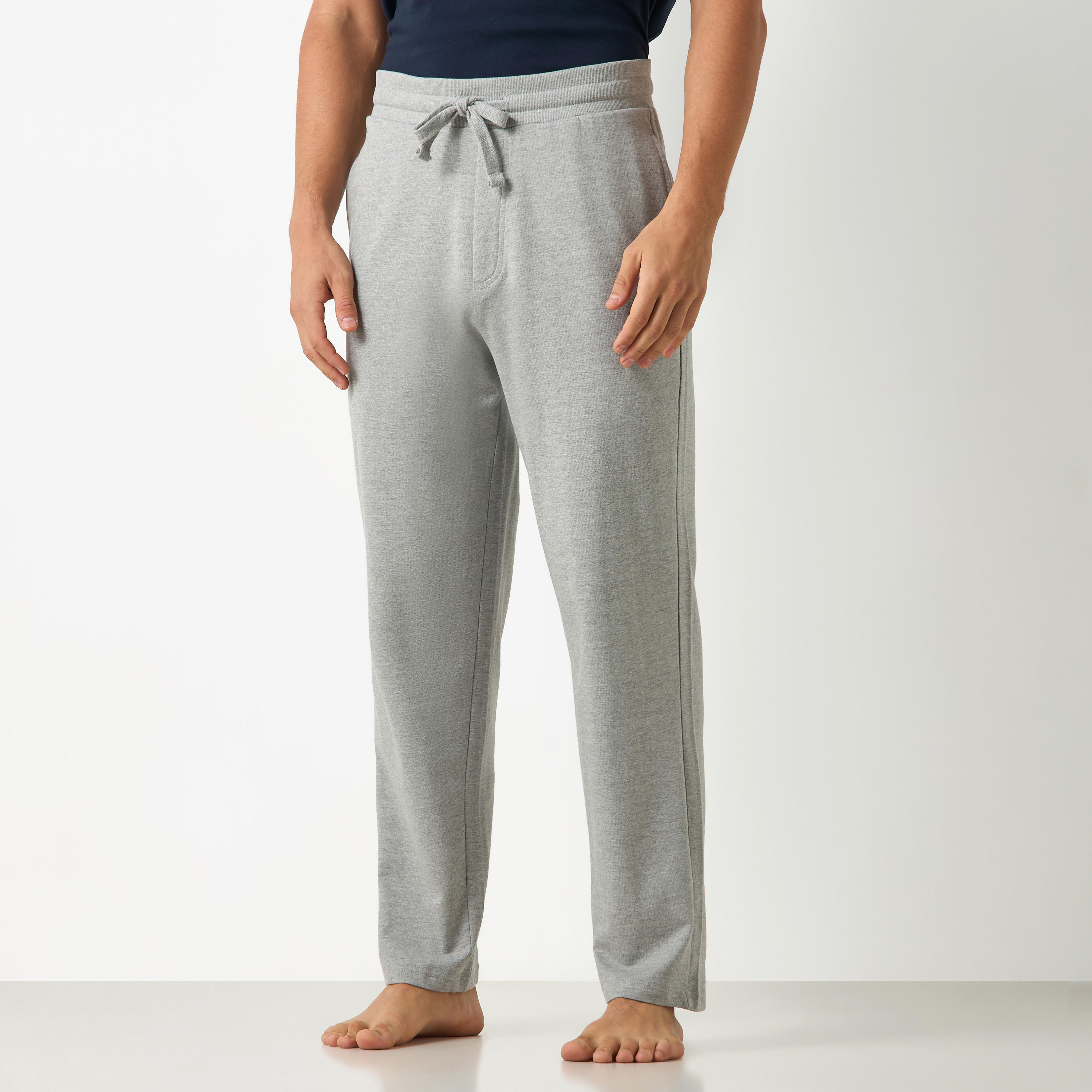طقم بنطلون بيجاما وتيشيرت بياقة هينلي-men-clothing-nightwear-sets-image-3