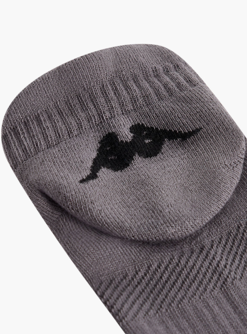 طقم جوارب طول الكاحل 3 أزواج بطبعات الشعار من كابا-men-socks-image-6