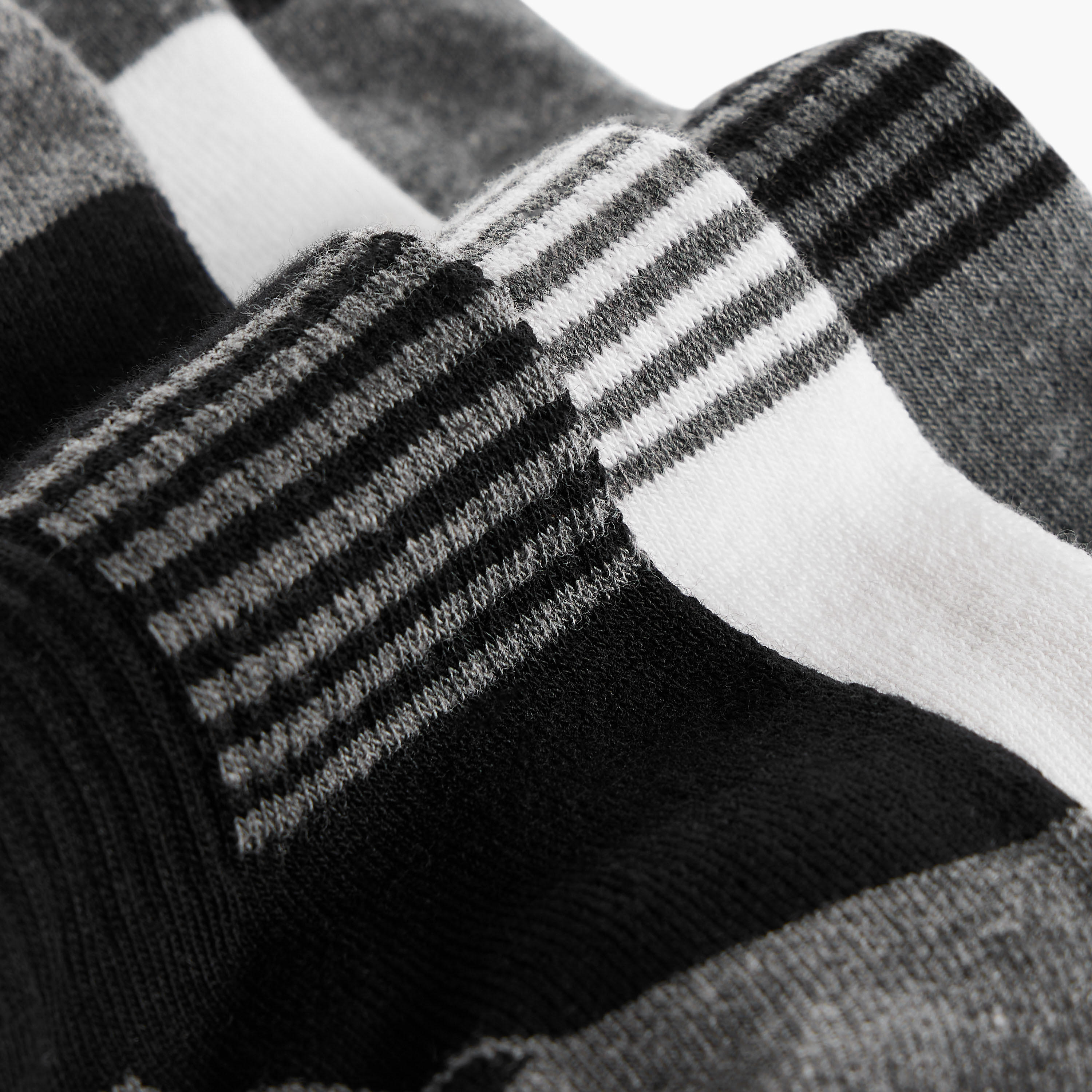 طقم جوارب طول الكاحل 3 أزواج بطبعات الشعار من كابا-men-socks-image-4