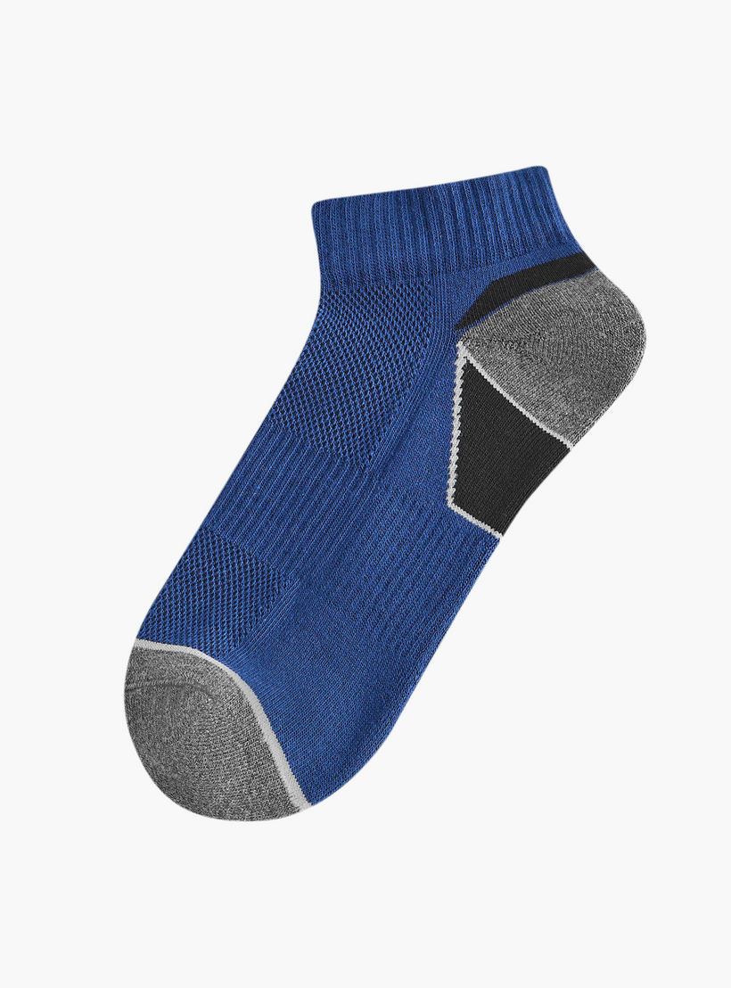 طقم جوارب نصف تيري 5 أزواج بطول الكاحل وقوالب ملونة-men-socks-image-2