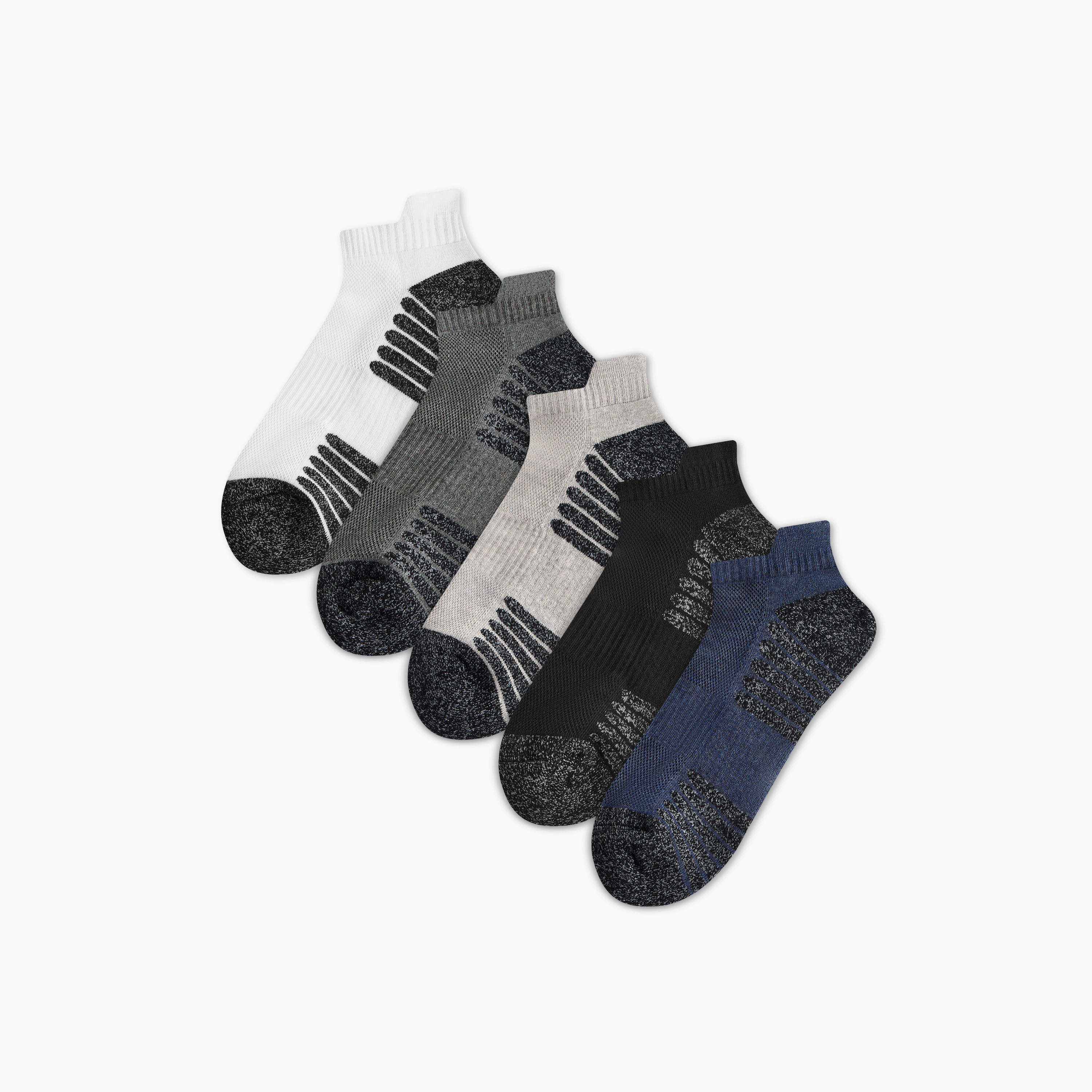 طقم جوارب 5 أزواج بطول الكاحل وطبعات-men-socks-image-1