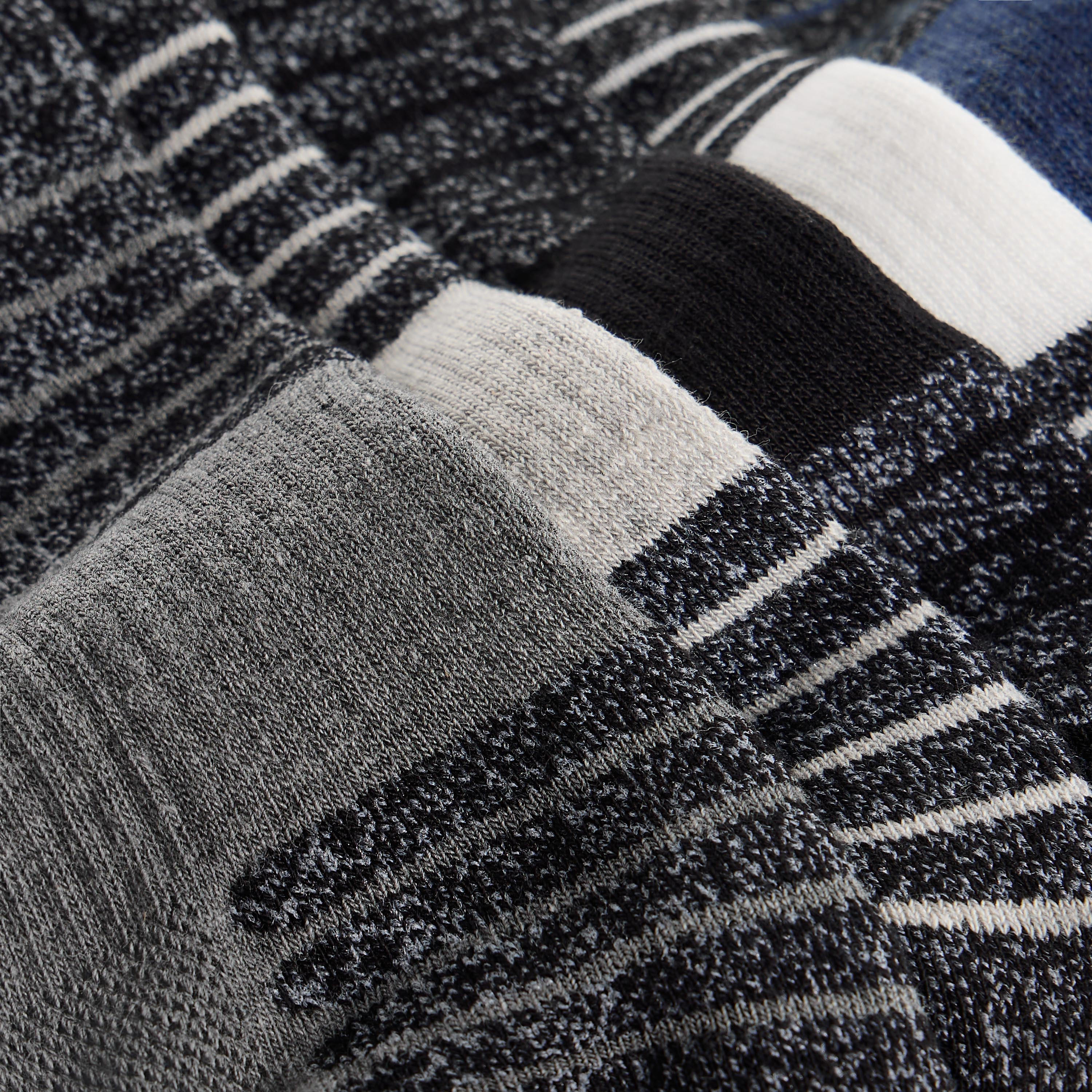 طقم جوارب 5 أزواج بطول الكاحل وطبعات-men-socks-image-5