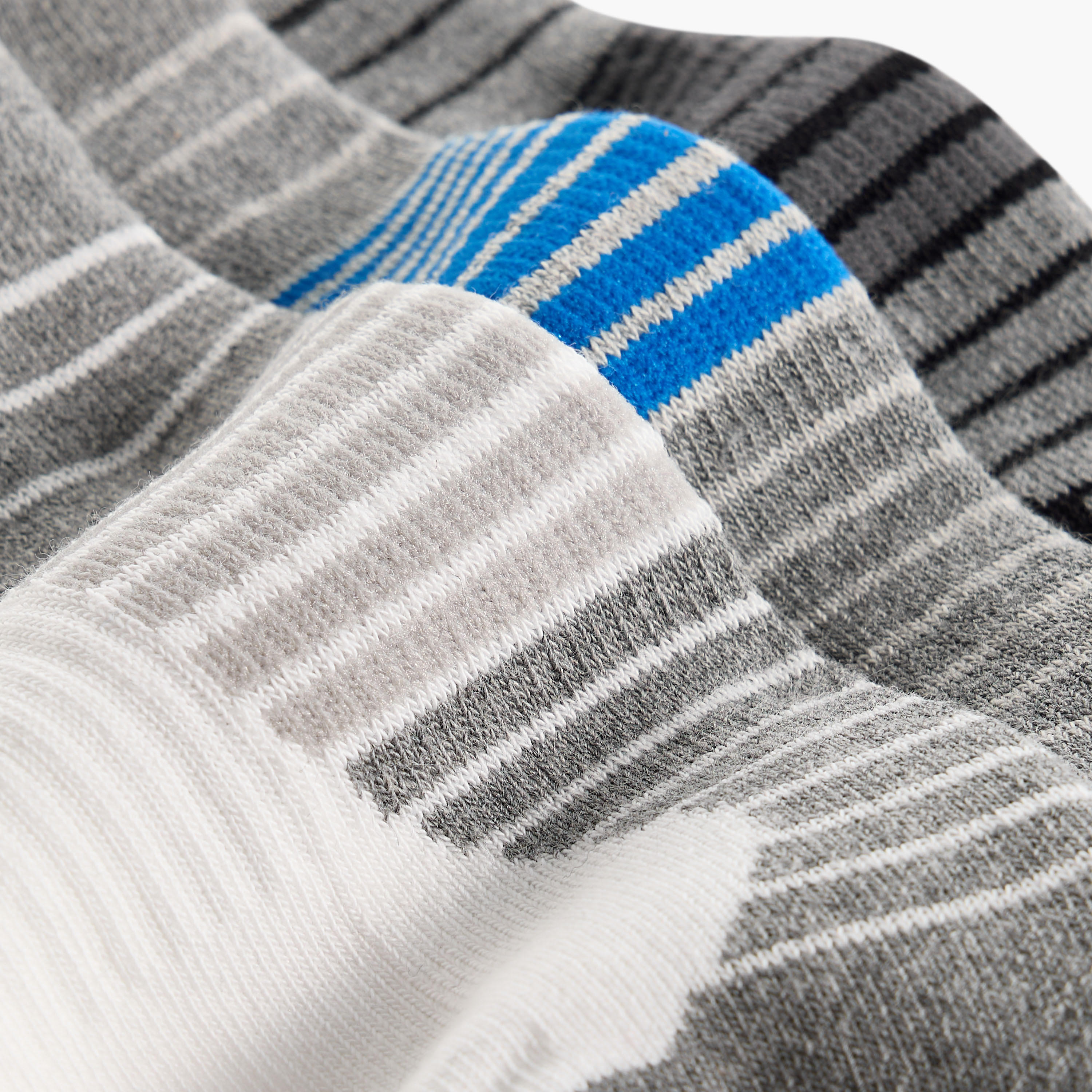 طقم جوارب 3 أزواج نصف تيري بطول الكاحل وطبعات-men-socks-image-4