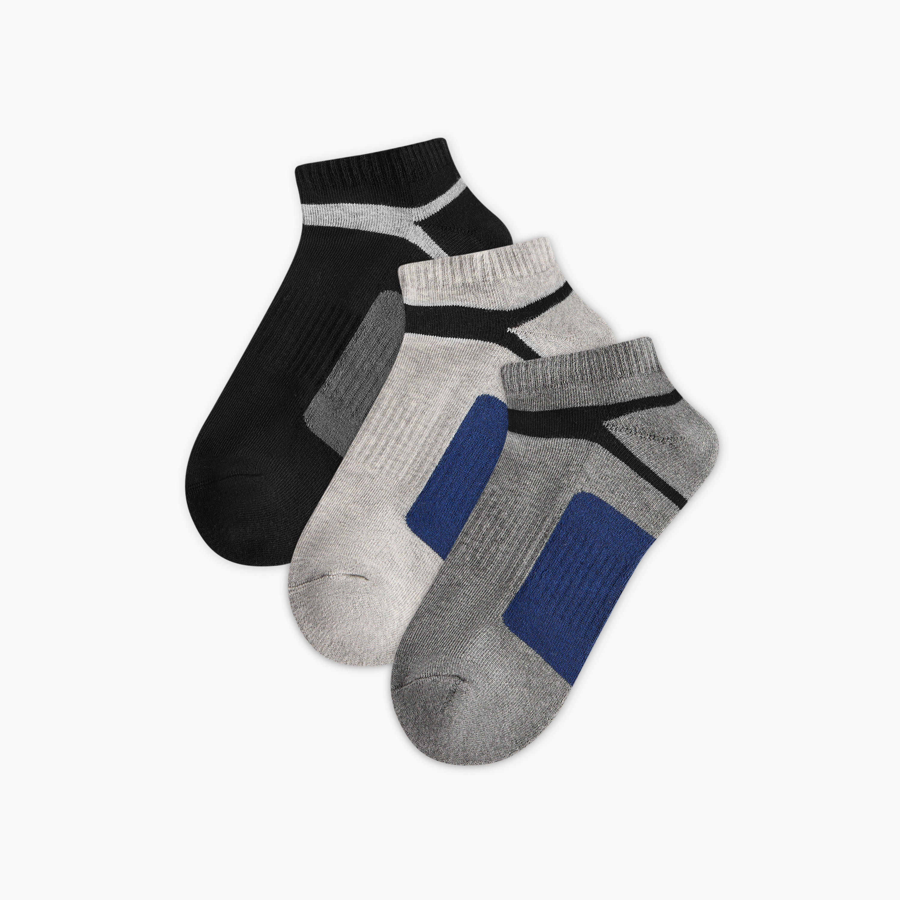 طقم جوارب 3 أزواج بطول الكاحل وطبعات-men-socks-image-1