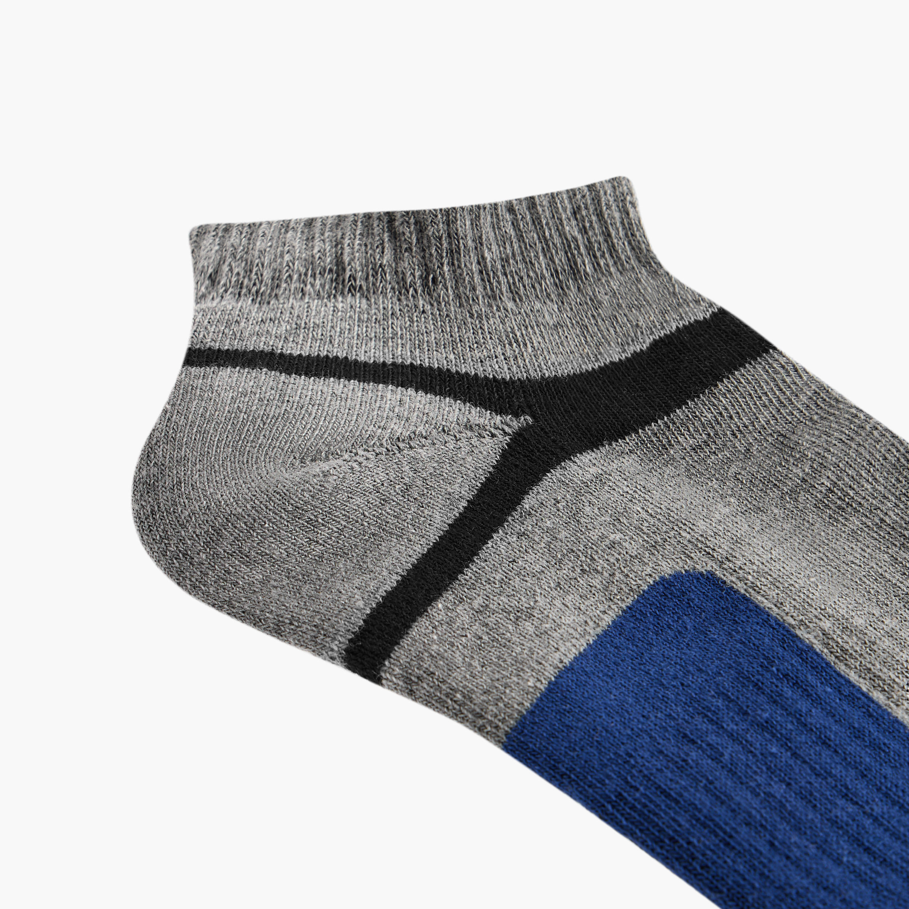 طقم جوارب 3 أزواج بطول الكاحل وطبعات-men-socks-image-5