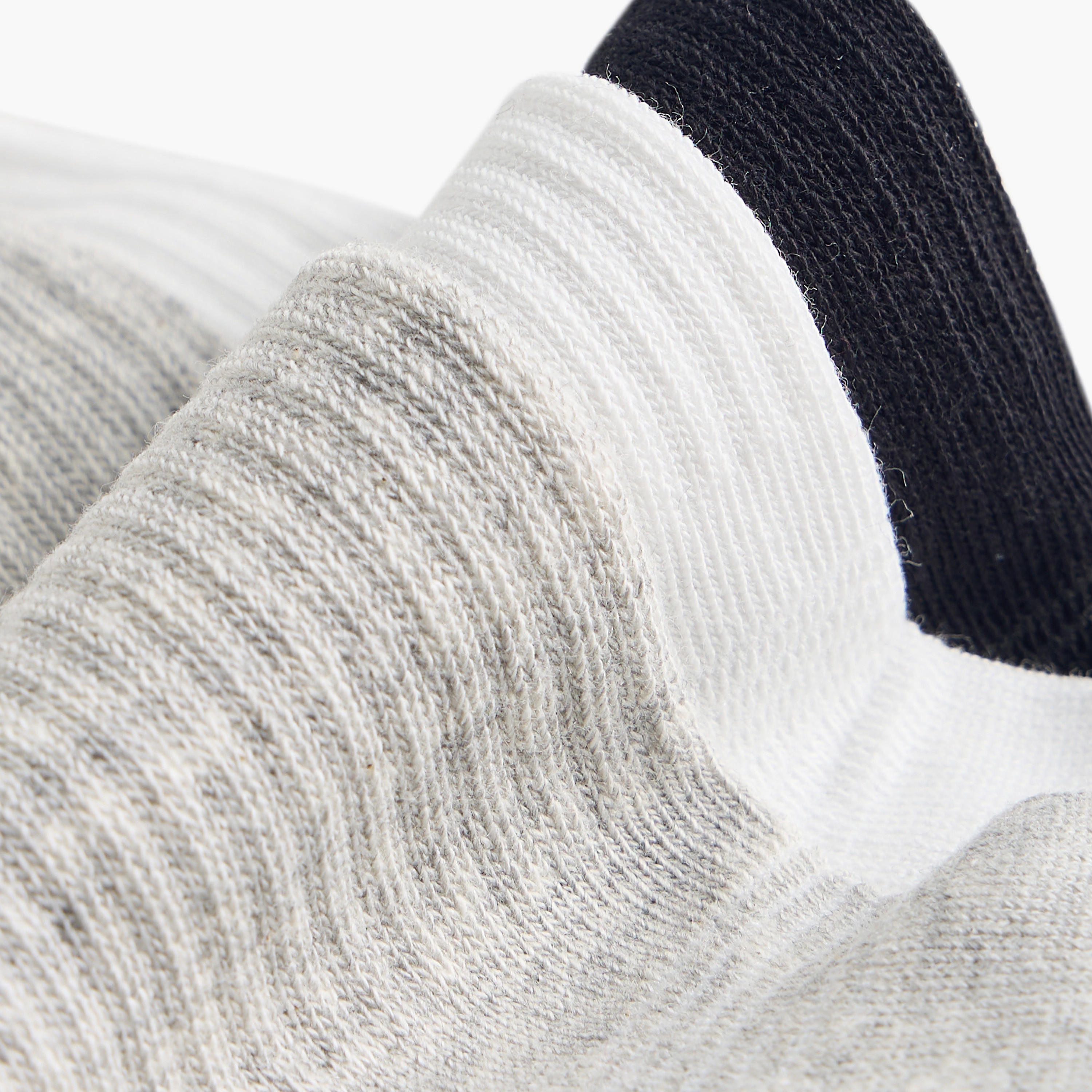 طقم جوارب 3 أزواج بطبعات وطول ربلة الساق-men-socks-image-4