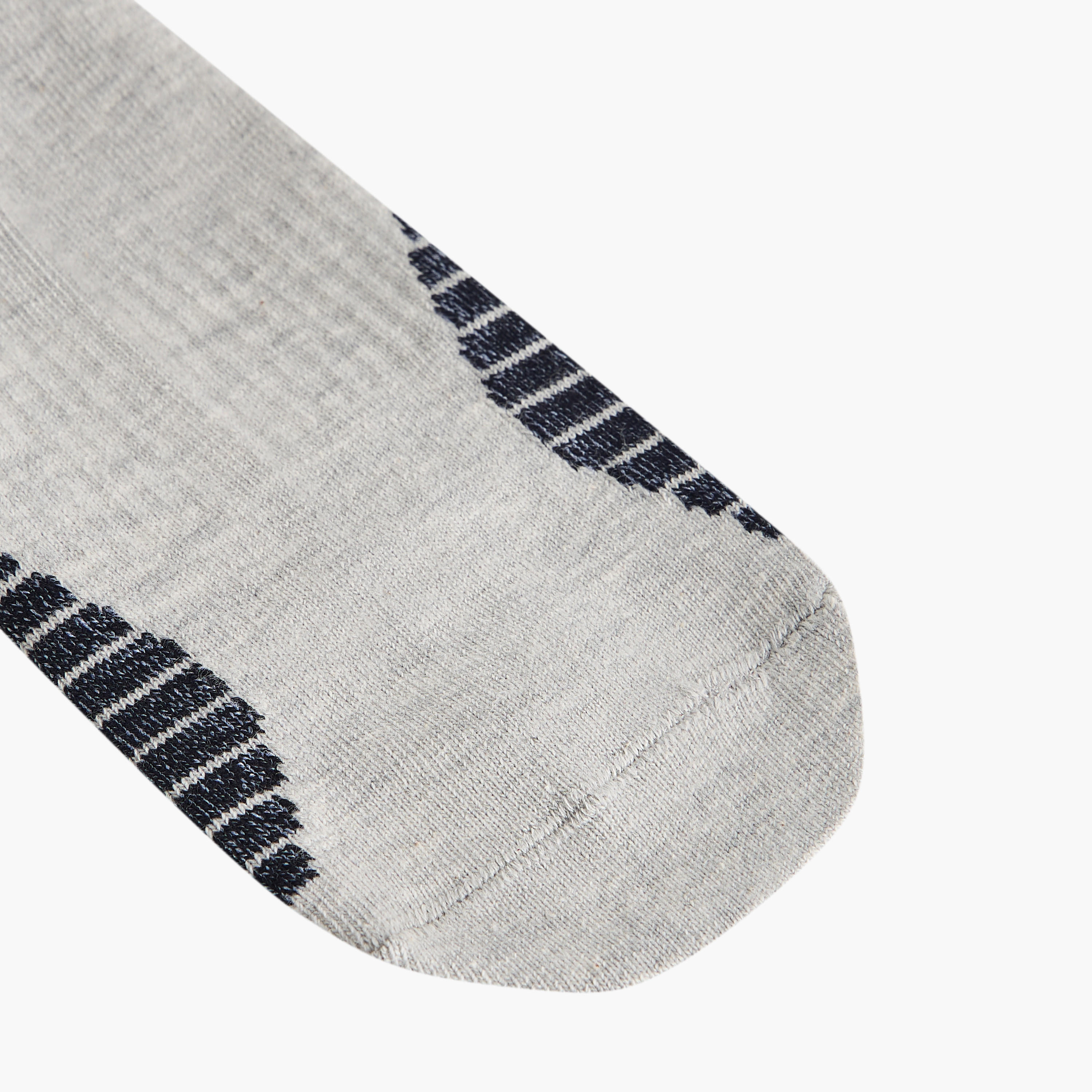 طقم جوارب 3 أزواج بطبعات وطول ربلة الساق-men-socks-image-5