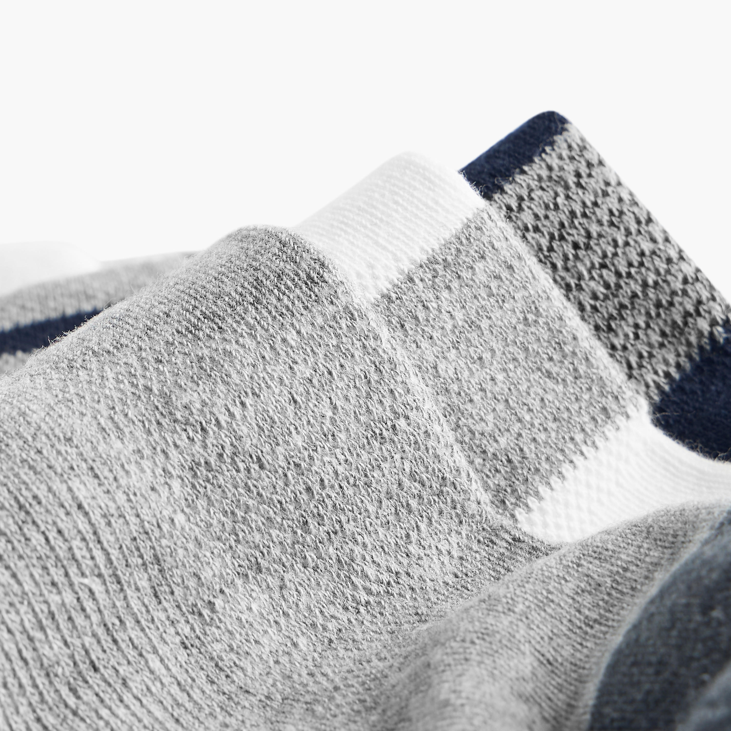 طقم جوارب 3 أزواج نصف تيري بطول الكاحل وطبعات-men-socks-image-4
