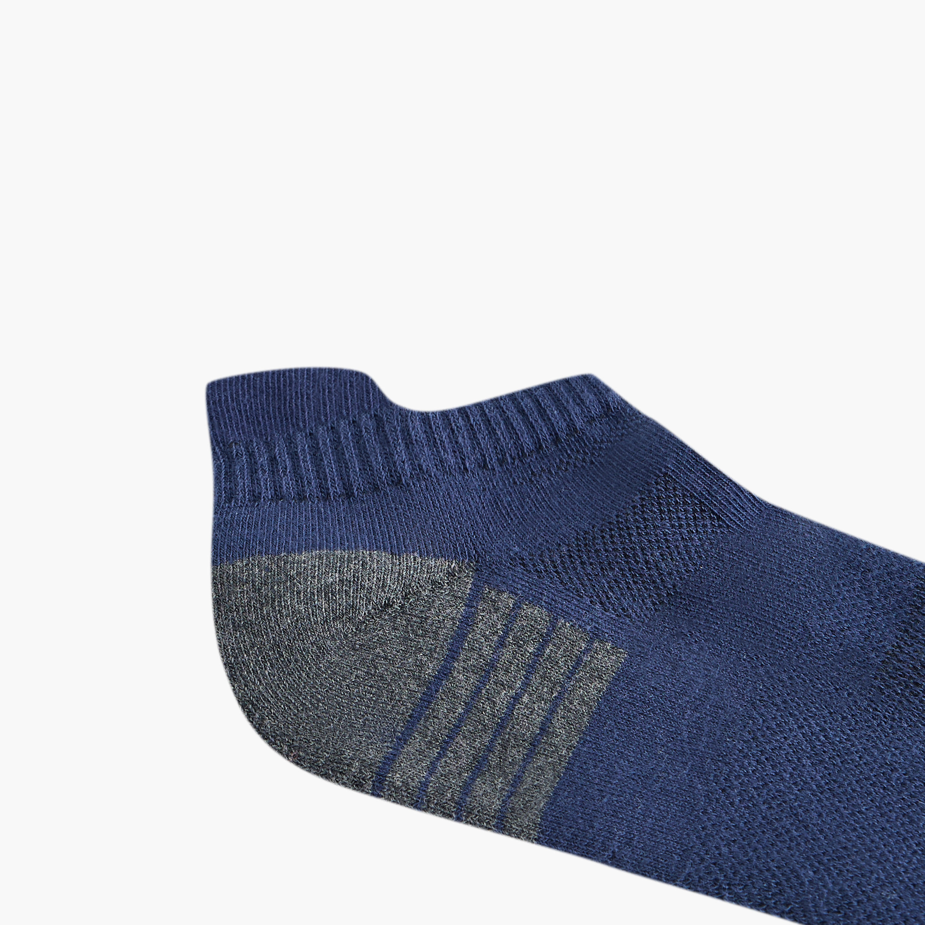 طقم جوارب نصف تيري 3 أزواج بطول الكاحل وطبعات-men-socks-image-1
