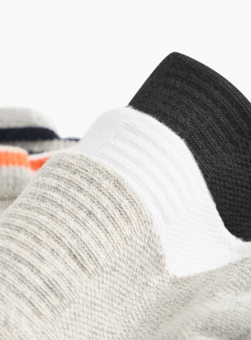 جوارب نصف تيري بتفاصيل مائلة بطول الكاحل - طقم 3 أزواج-men-socks-image-4
