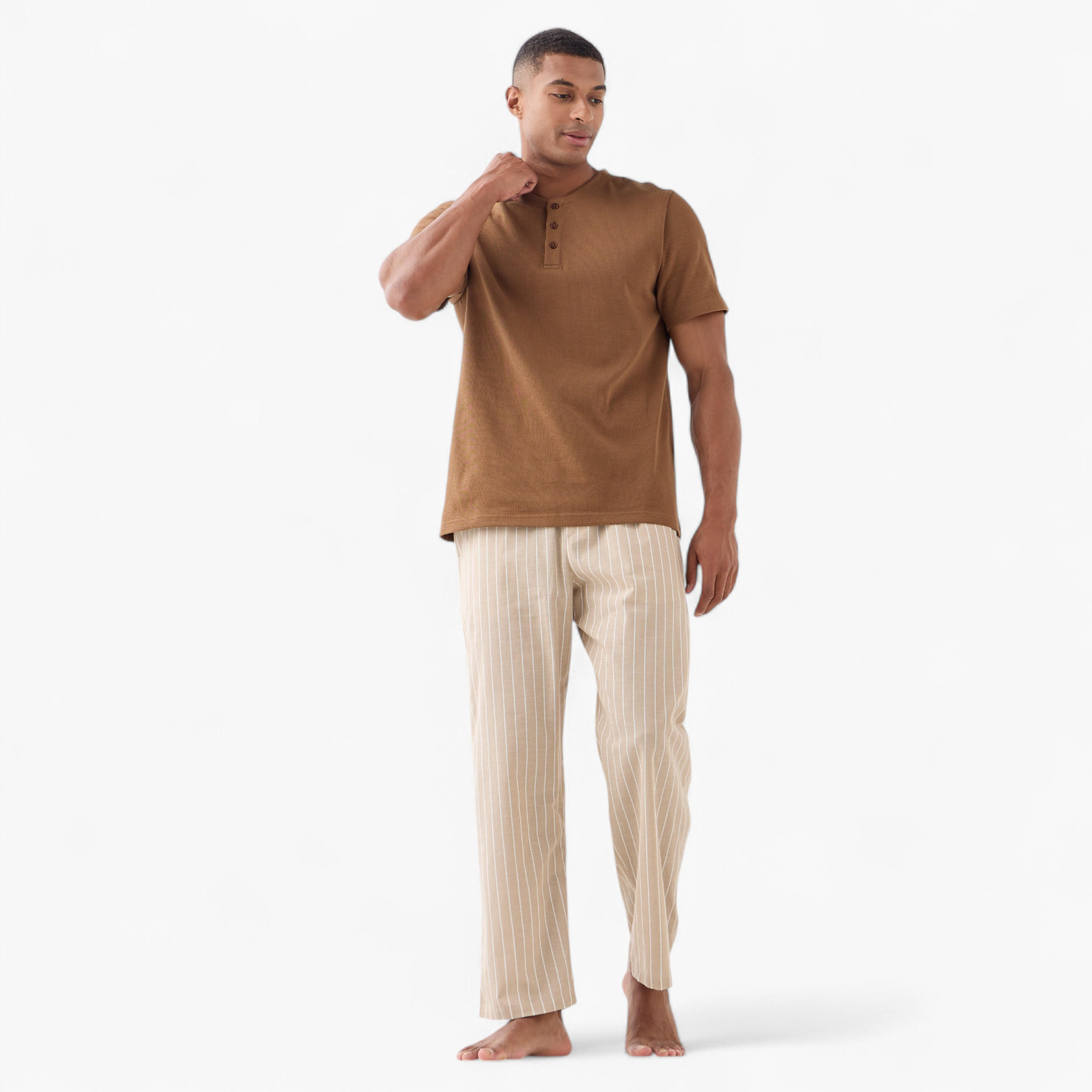 طقم تيشيرت بياقة هينلي وبنطلون بيجاما مخطط-men-clothing-nightwear-sets-image-1