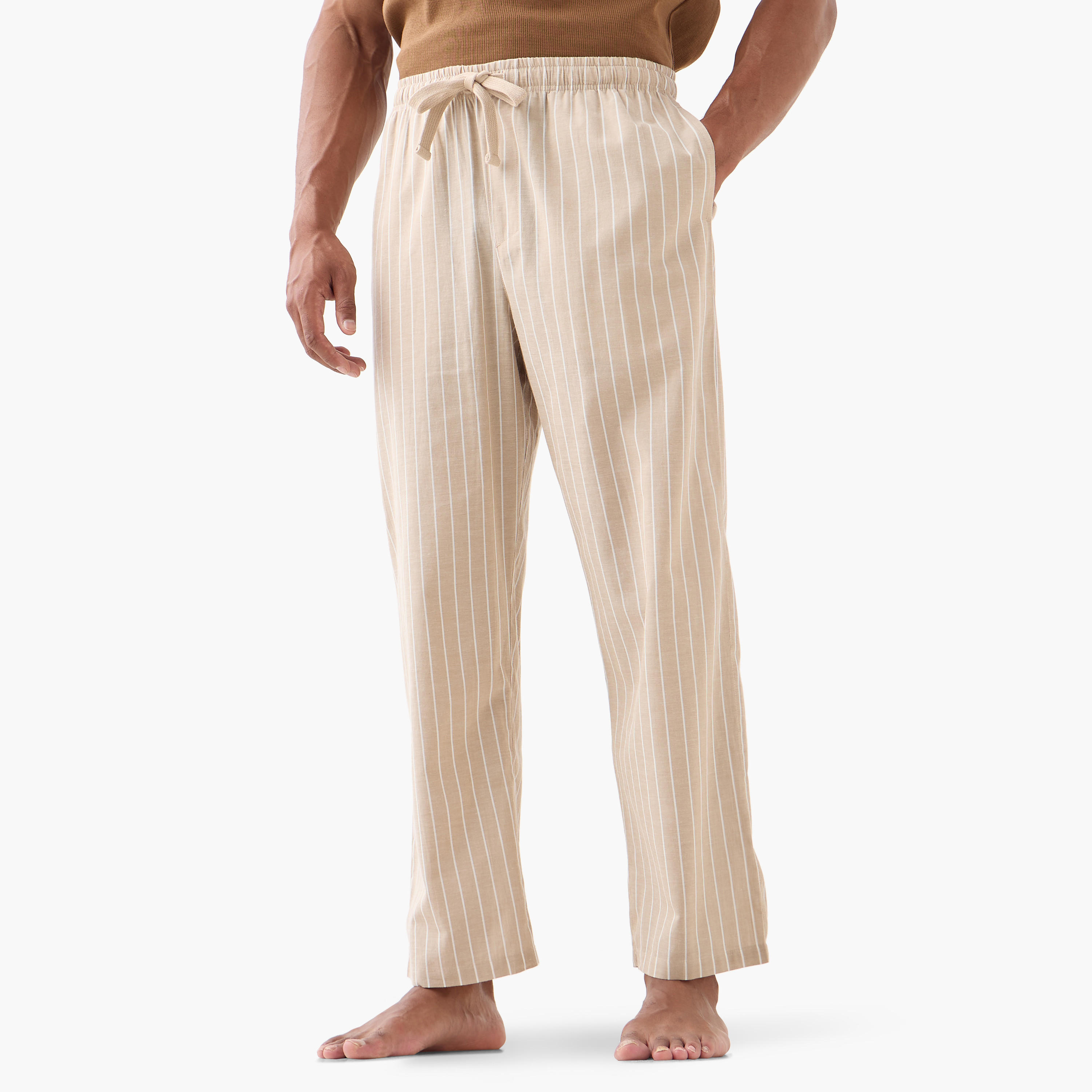 طقم تيشيرت بياقة هينلي وبنطلون بيجاما مخطط-men-clothing-nightwear-sets-image-4