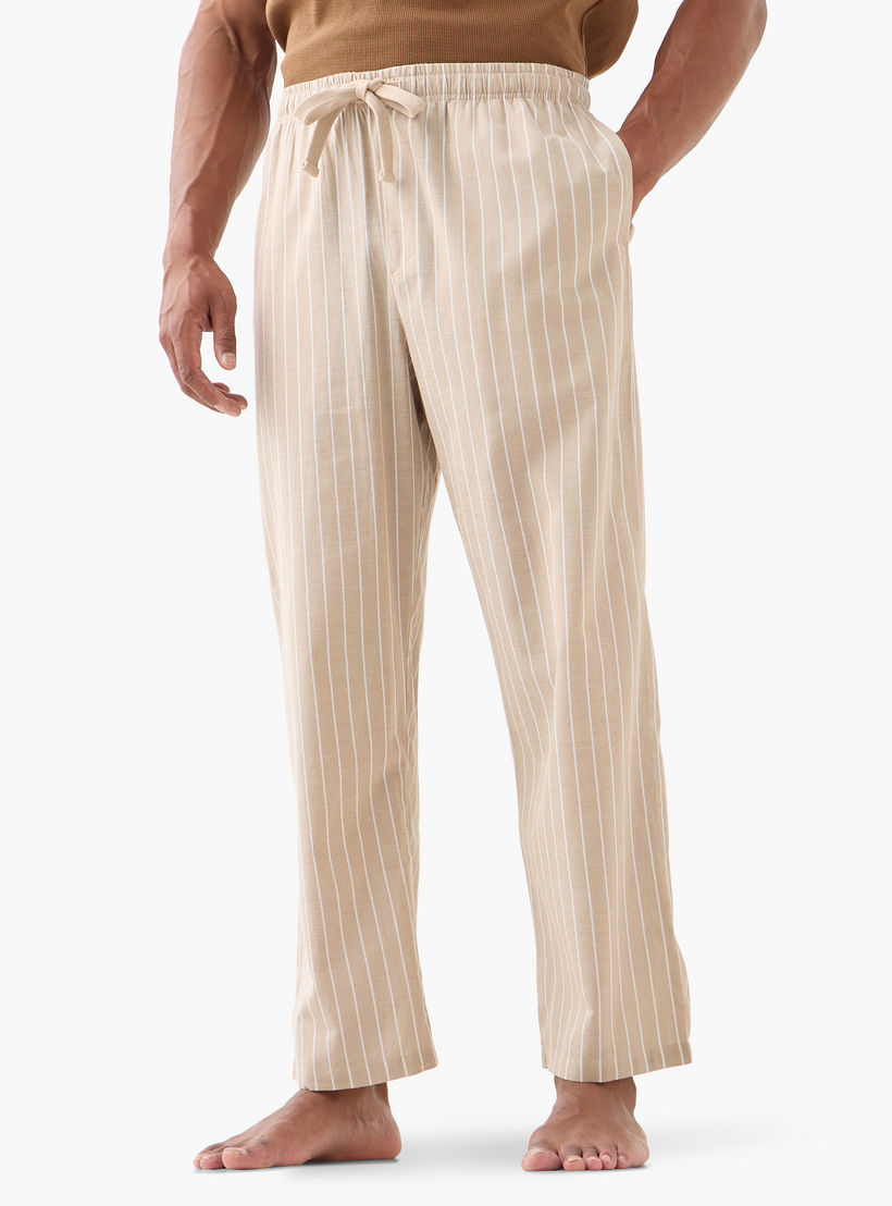طقم تيشيرت بياقة هينلي وبنطلون بيجاما مخطط-men-clothing-nightwear-sets-image-4