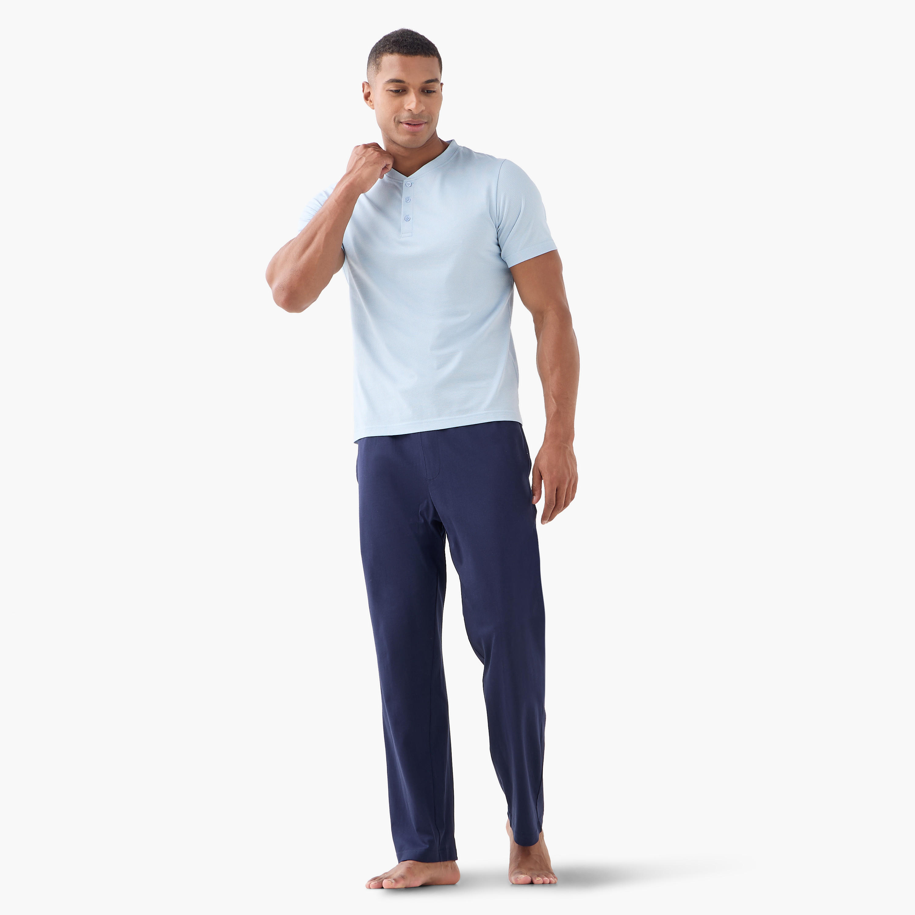 طقم تيشيرت بياقة هينلي وبنطلون بيجاما-men-clothing-nightwear-sets-image-1