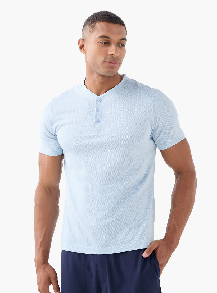طقم تيشيرت بياقة هينلي وبنطلون بيجاما-men-clothing-nightwear-sets-image-3