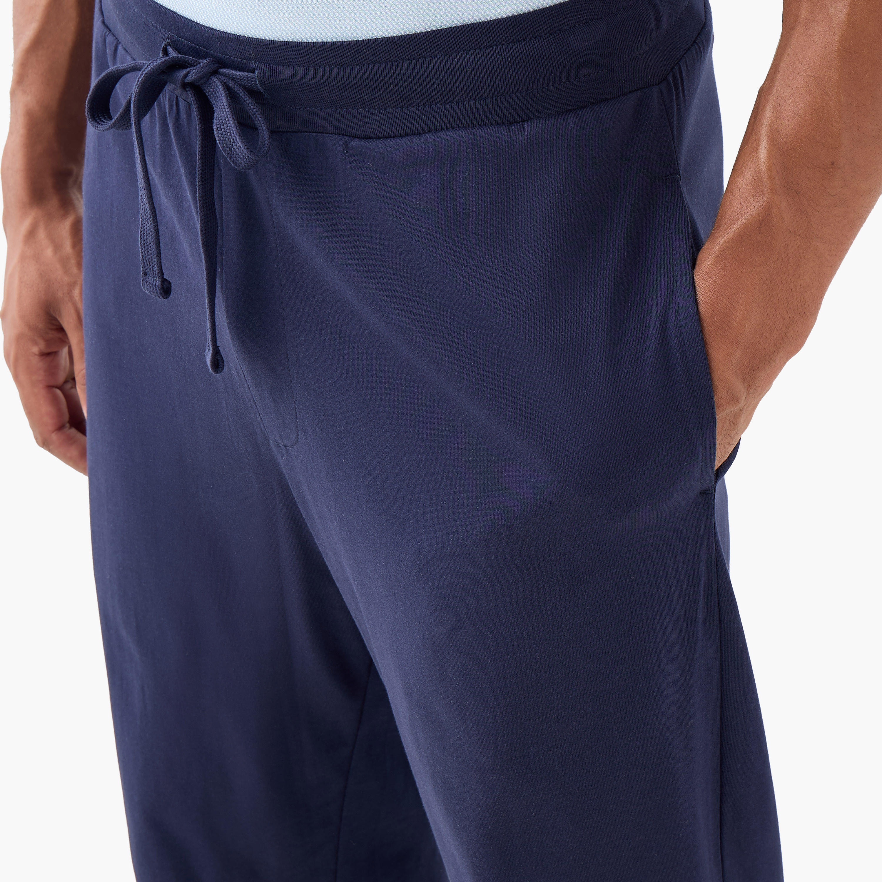 طقم تيشيرت بياقة هينلي وبنطلون بيجاما-men-clothing-nightwear-sets-image-6