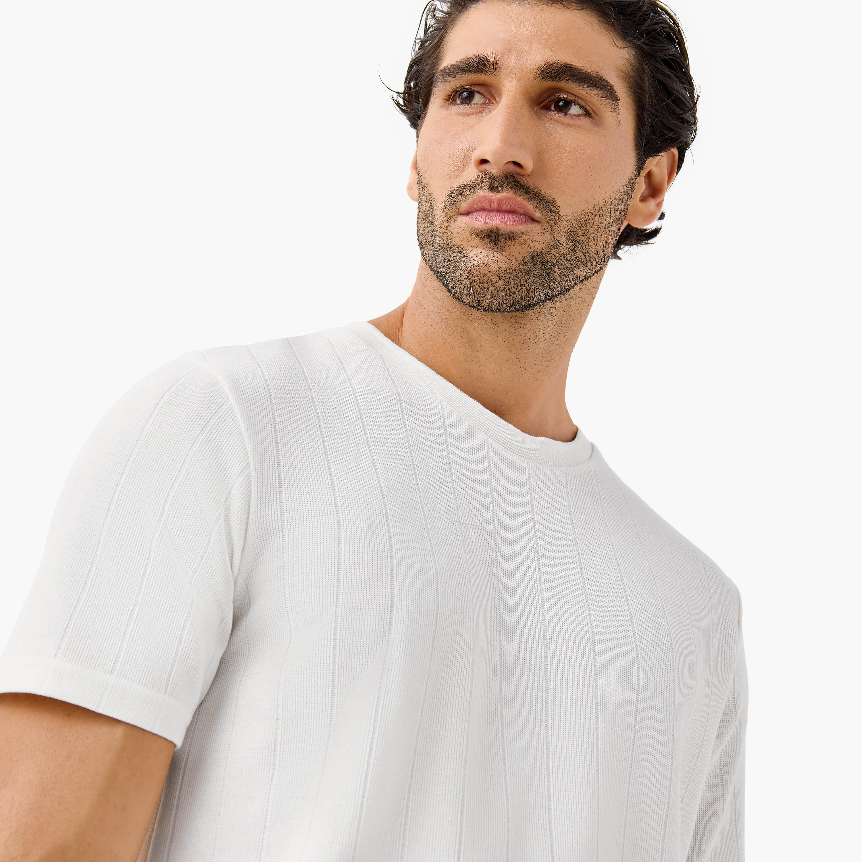 طقم بنطلون بيجاما وتيشيرت مضلع بياقة ضيقة-men-clothing-nightwear-sets-image-5