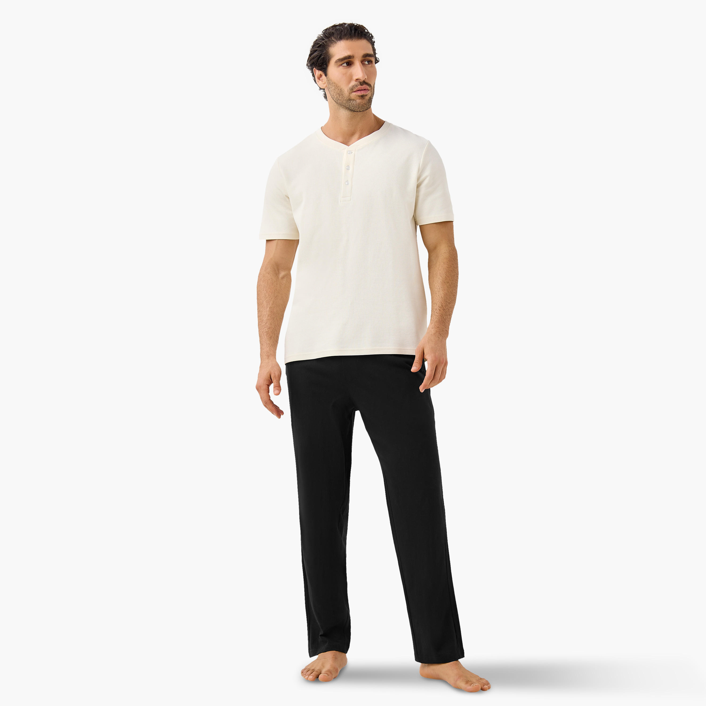 طقم تيشيرت بارز الملمس بياقة هينلي وبنطلون بيجاما-men-clothing-nightwear-sets-image-1